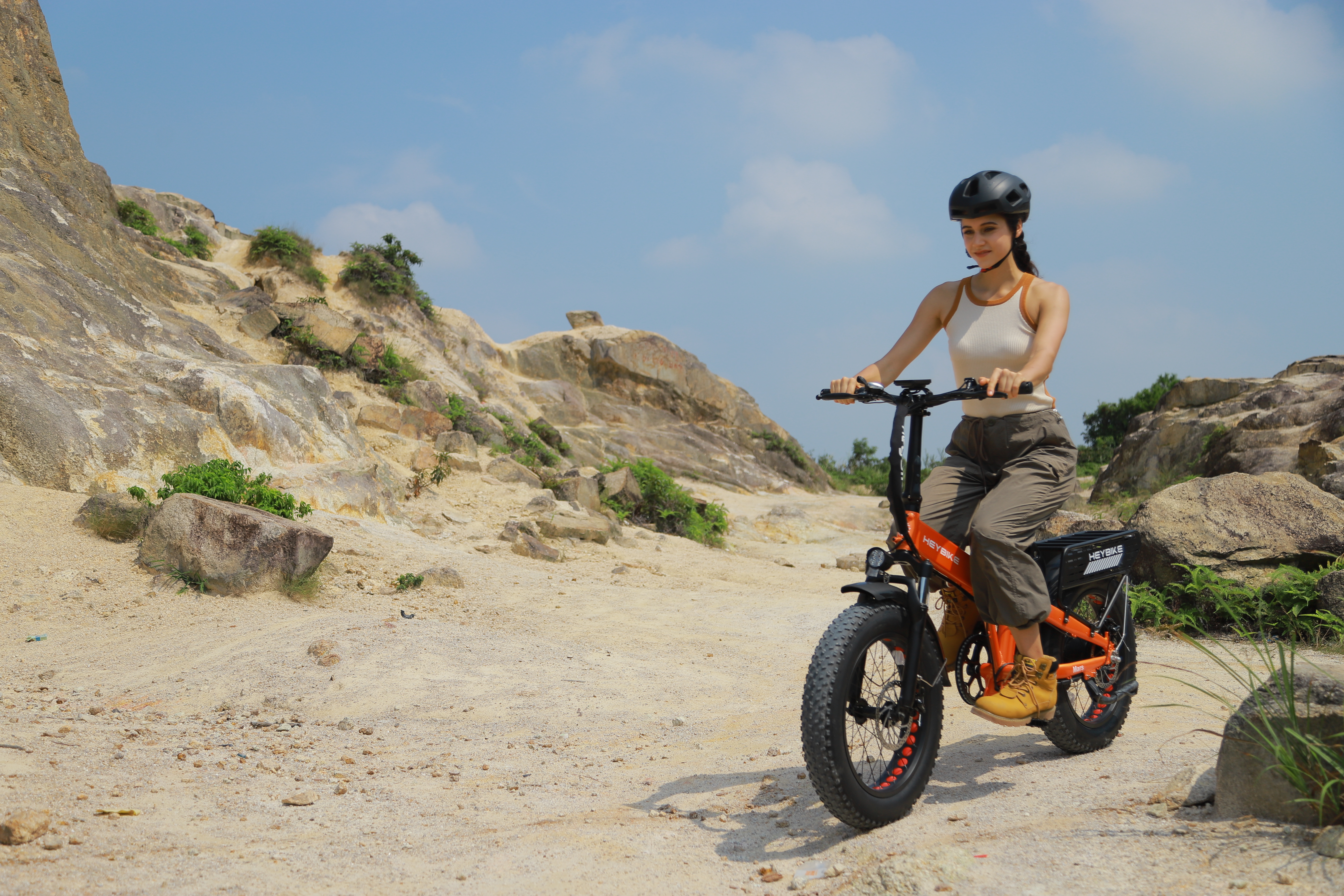 e-bike，cross-country，outdoors，