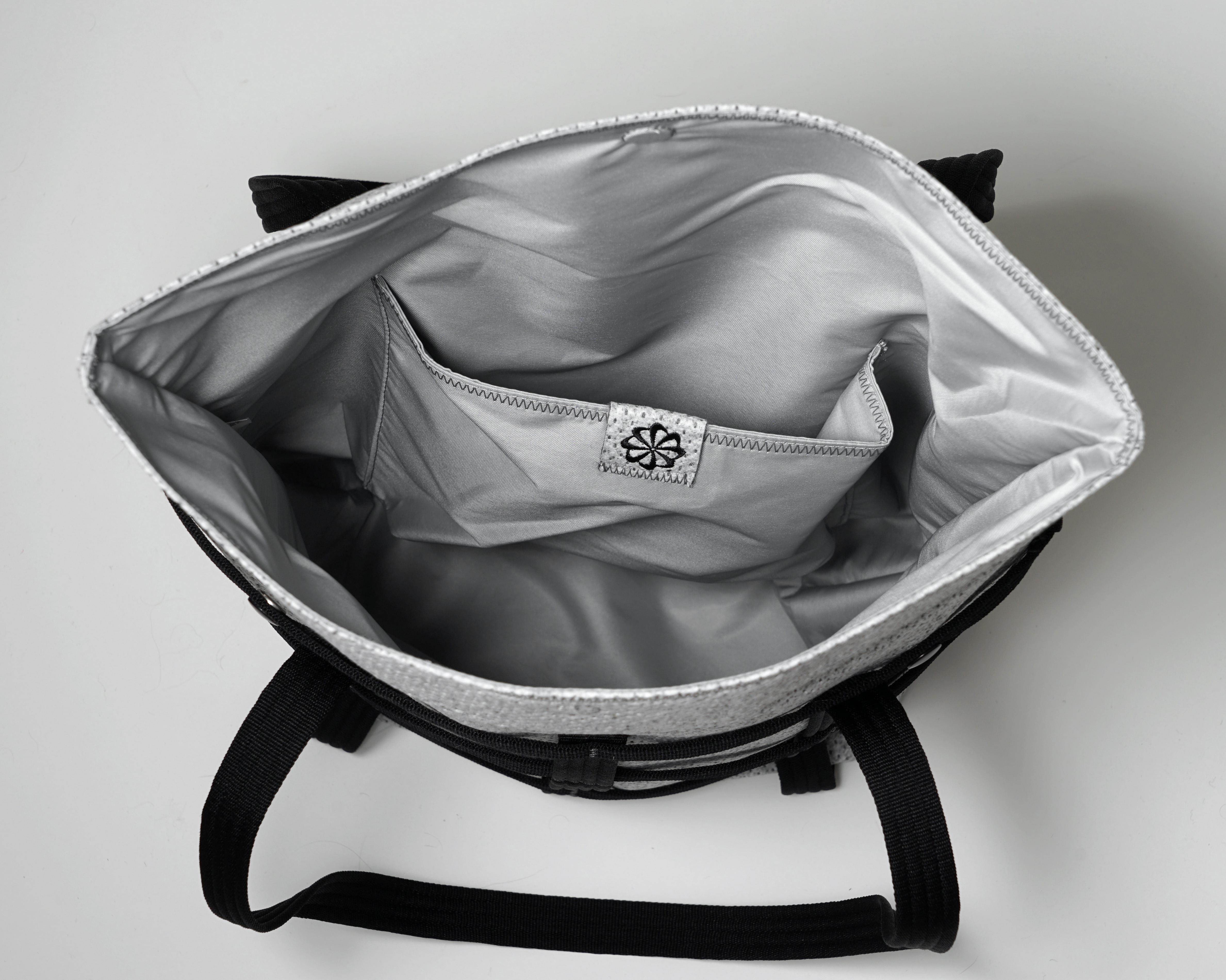 Nike Forward，handbag，sustainable，