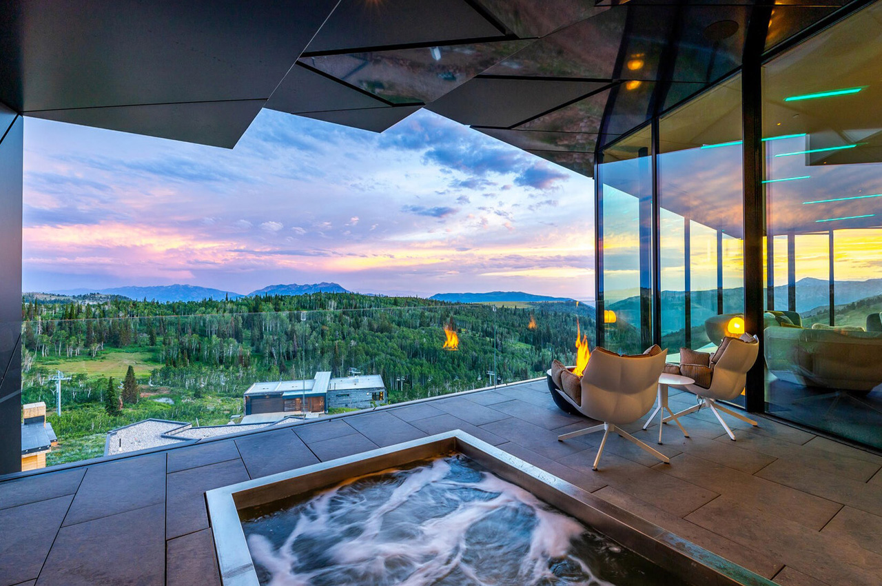 Wooden house，Wayne Manor，building design，