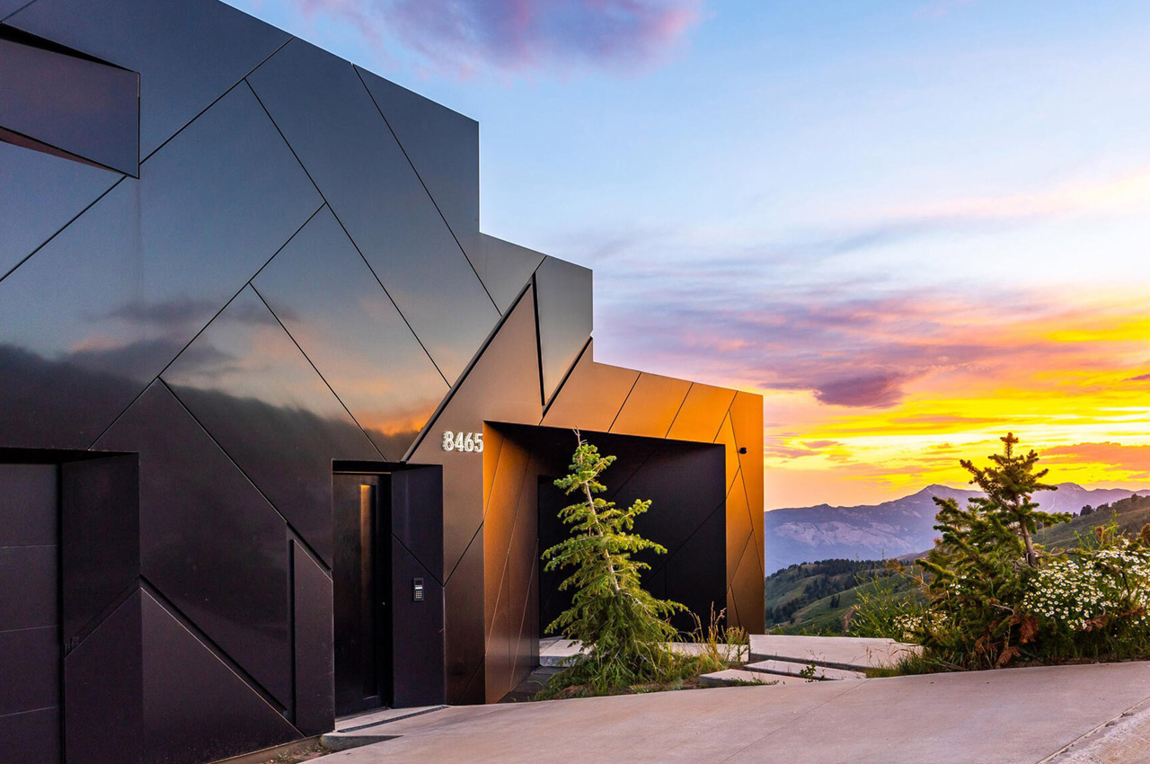 Wooden house，Wayne Manor，building design，