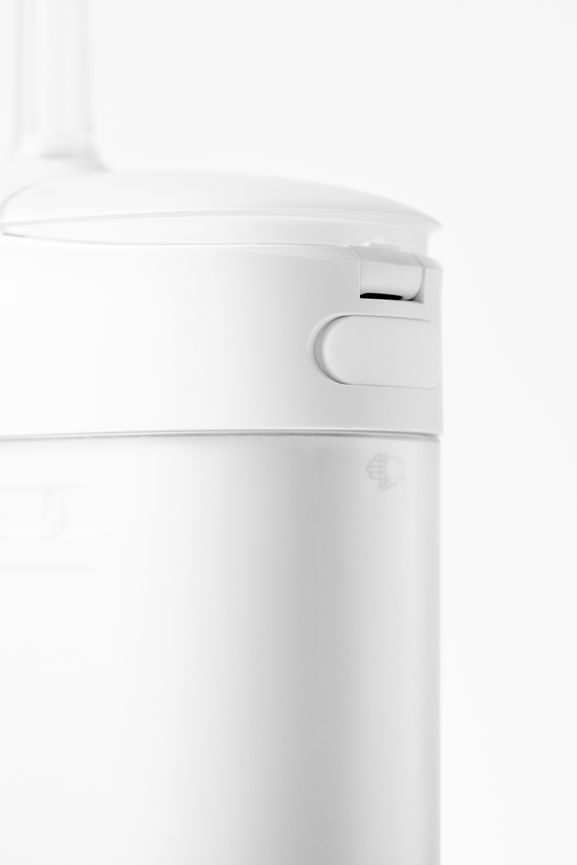 oral irrigator，clean，spiral curve structure，white，