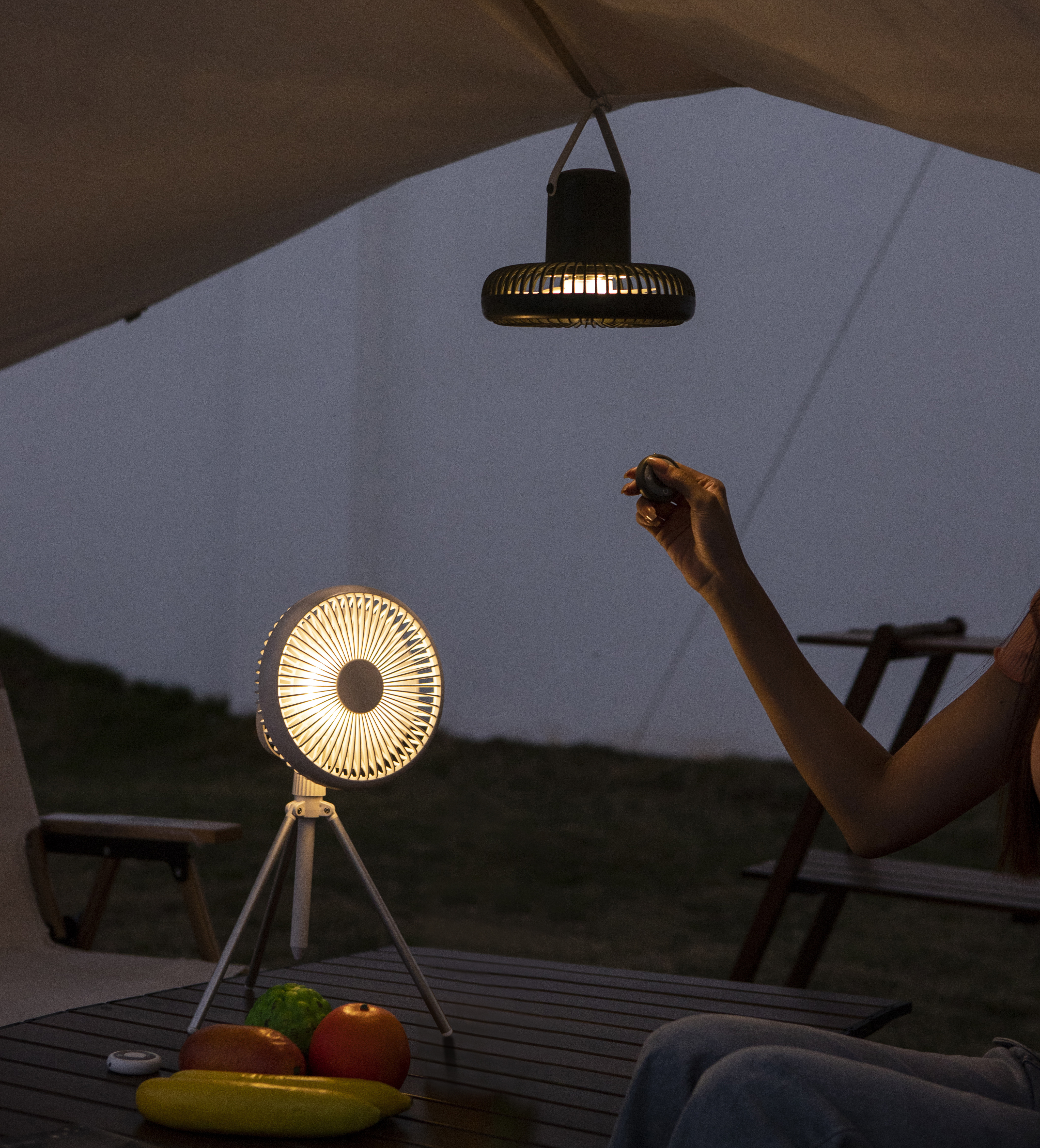 Desktop fan，Log wind，Slim Design ，multi-function，Night light function，Summer artifact，Tripod Fan，Camping Artifact，