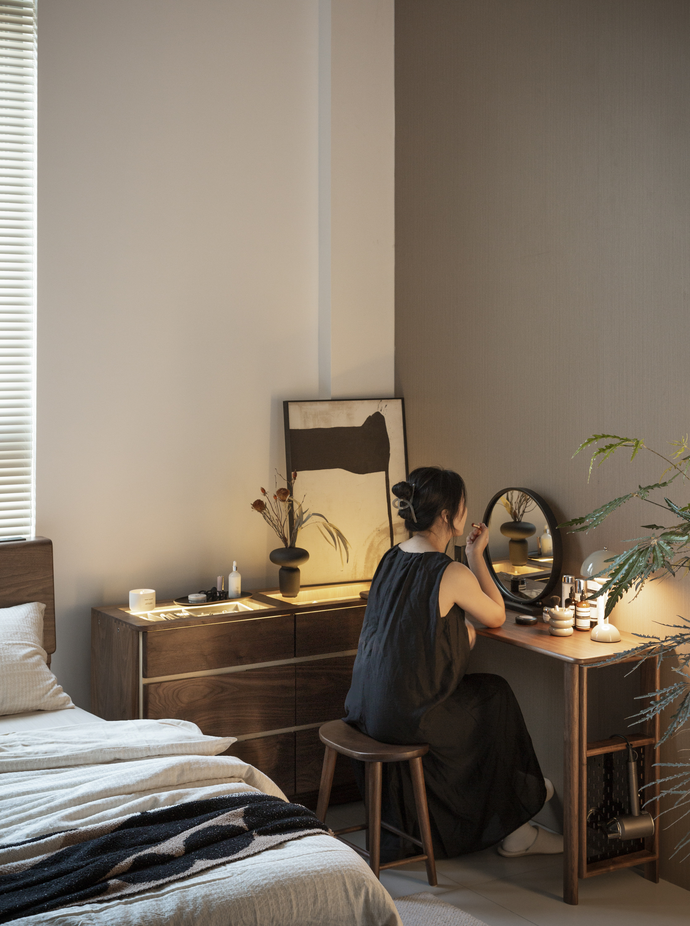 Solid wood furniture，Original design，furniture design ，dresser，Bucket cabinet，Black walnut furniture，industrial design，