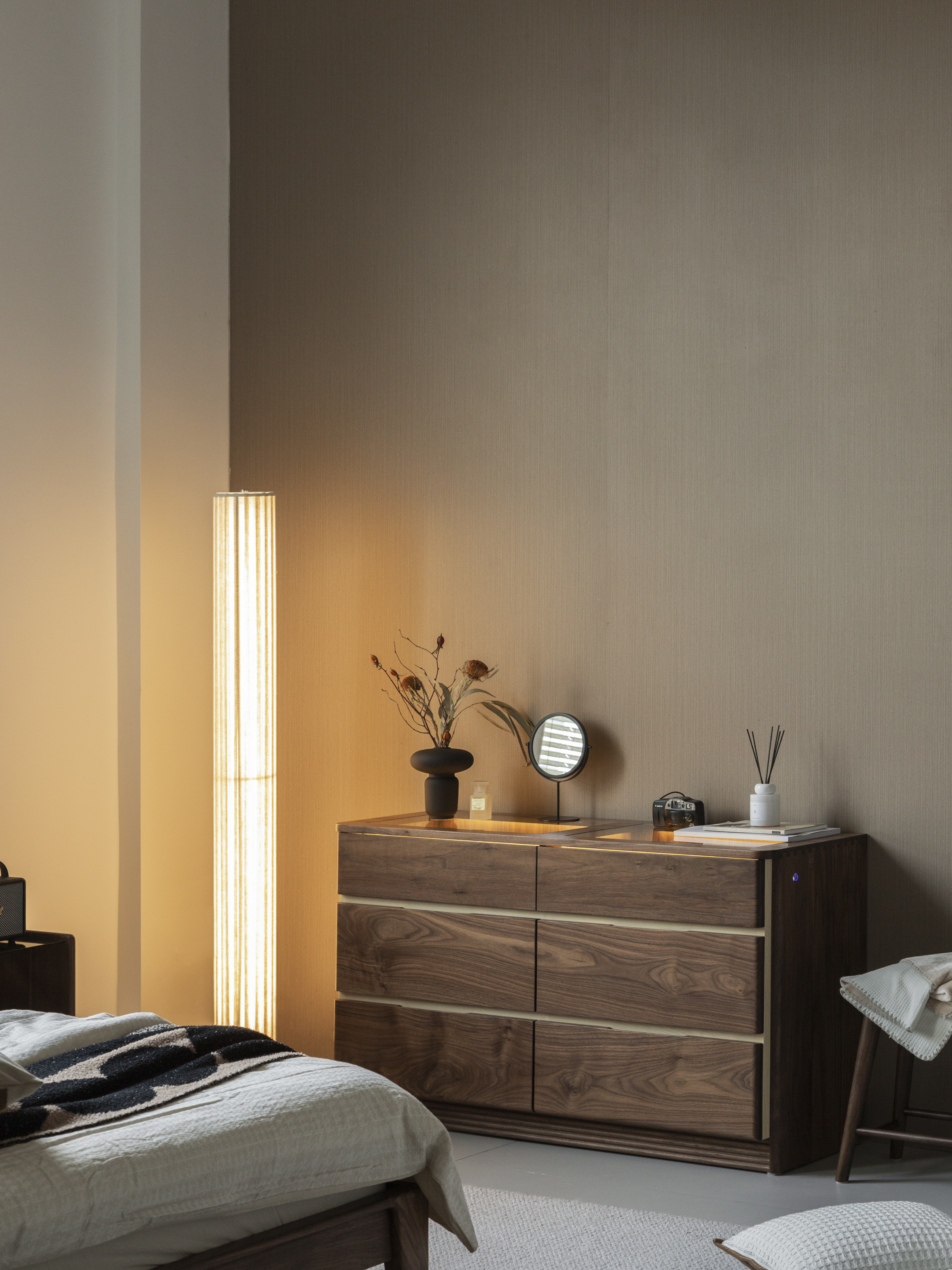 Solid wood furniture，Original design，furniture design ，dresser，Bucket cabinet，Black walnut furniture，industrial design，