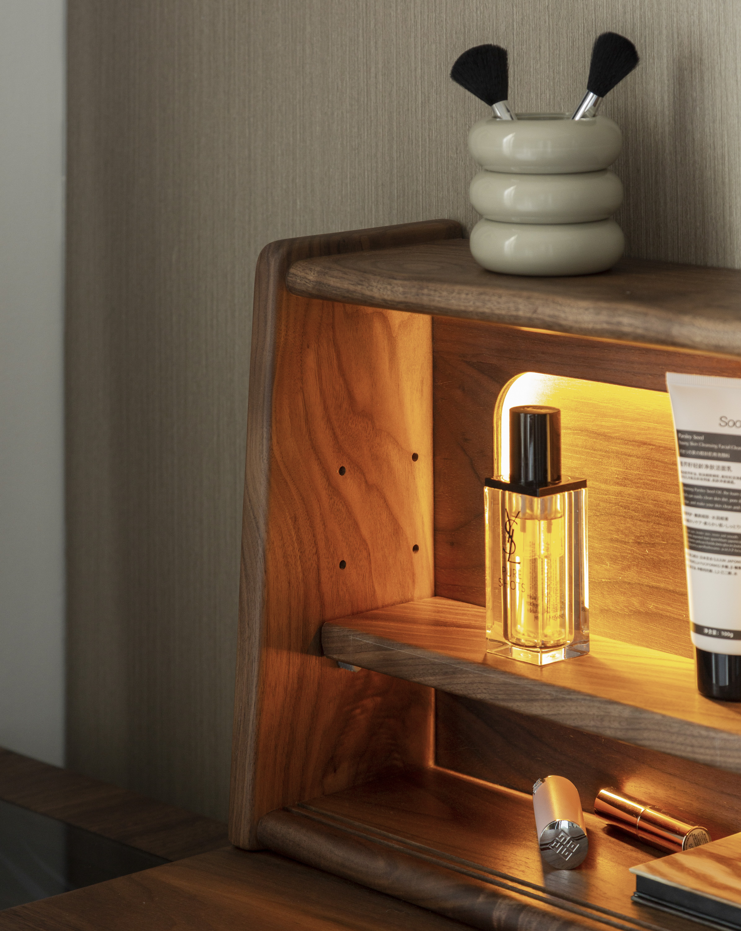 Solid wood furniture，Original design，furniture design ，dresser，Bucket cabinet，Black walnut furniture，industrial design，