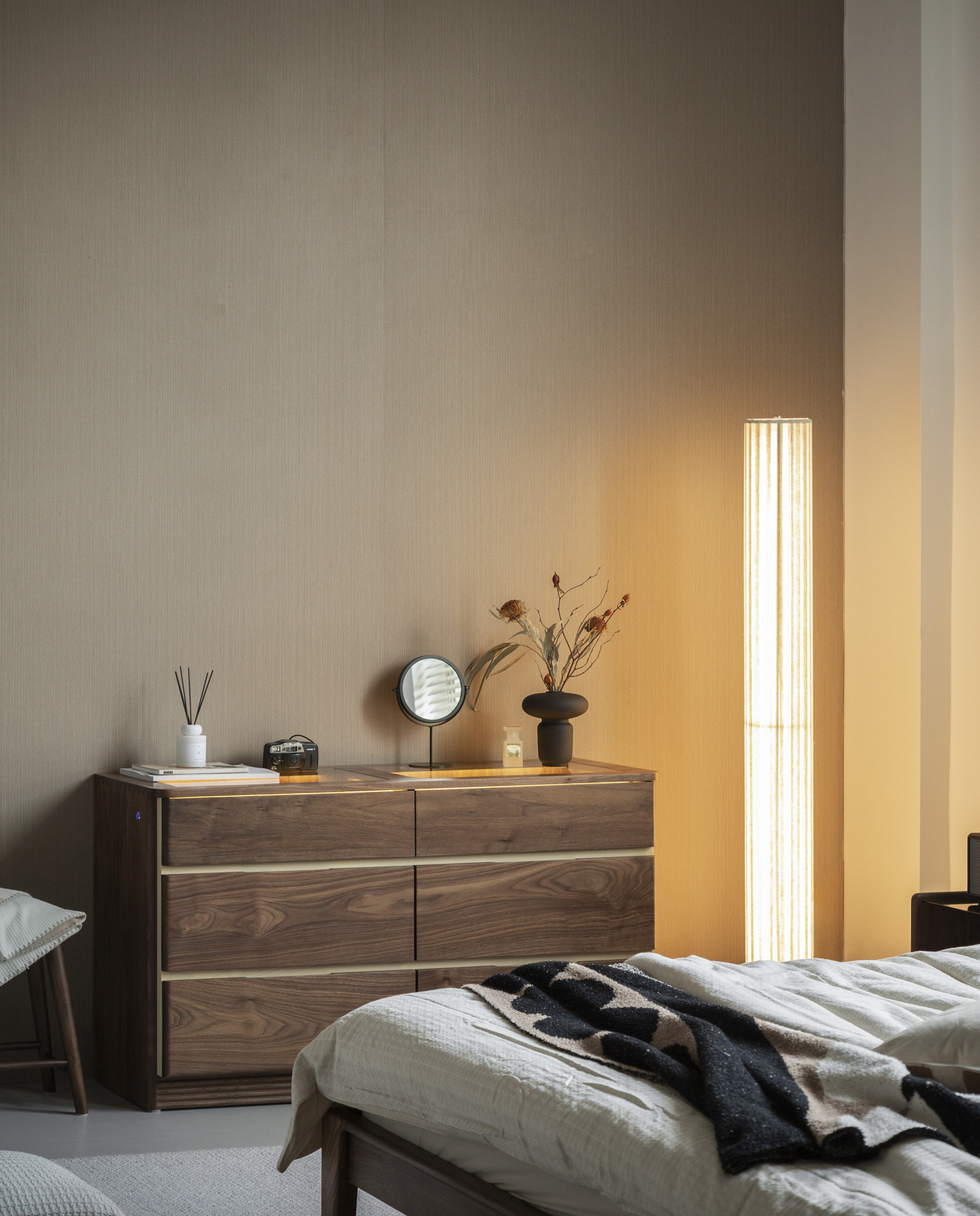 Solid wood furniture，Original design，furniture design ，dresser，Bucket cabinet，Black walnut furniture，industrial design，