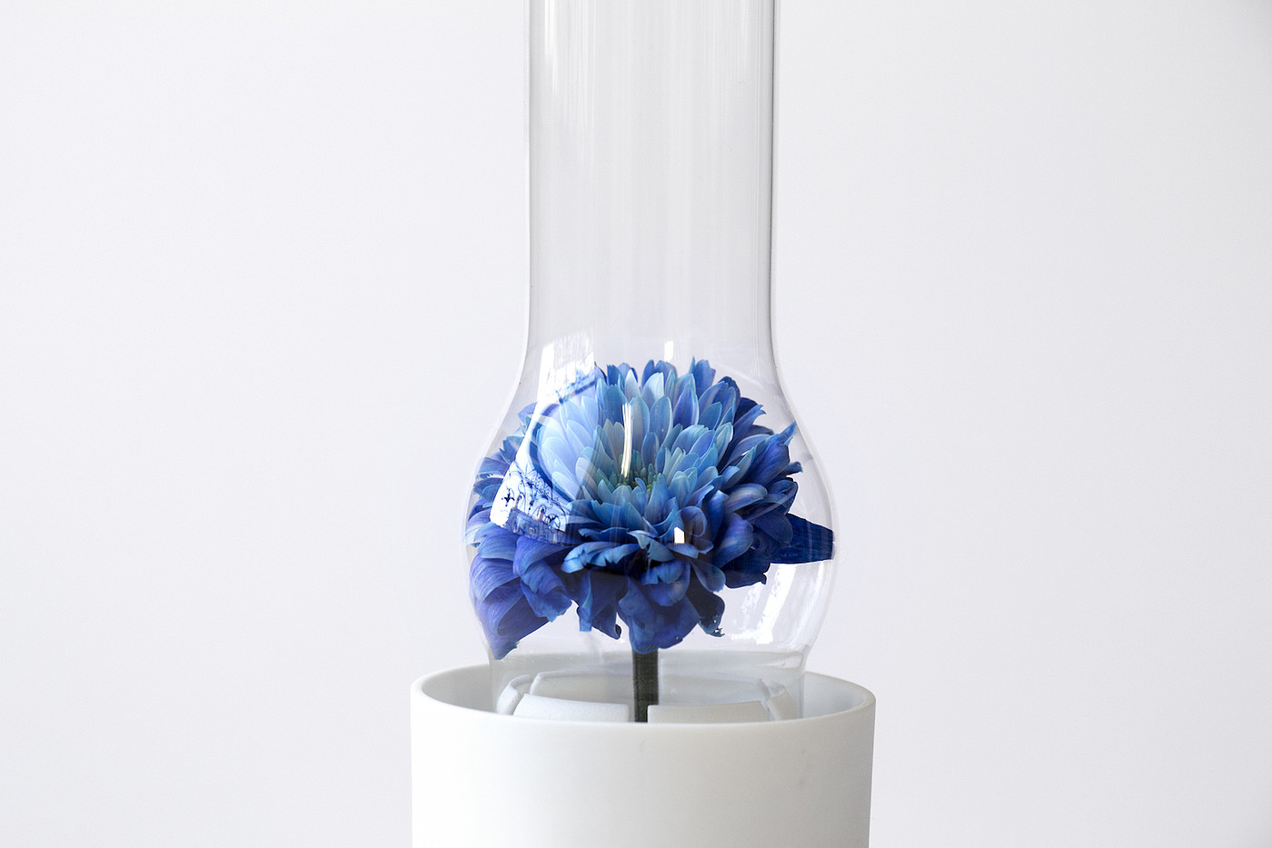 花瓶，陶瓷，圆柱，瓷瓶，玻璃，陶瓷与玻璃的结合，时尚，简约，蓝色，红色，白色，