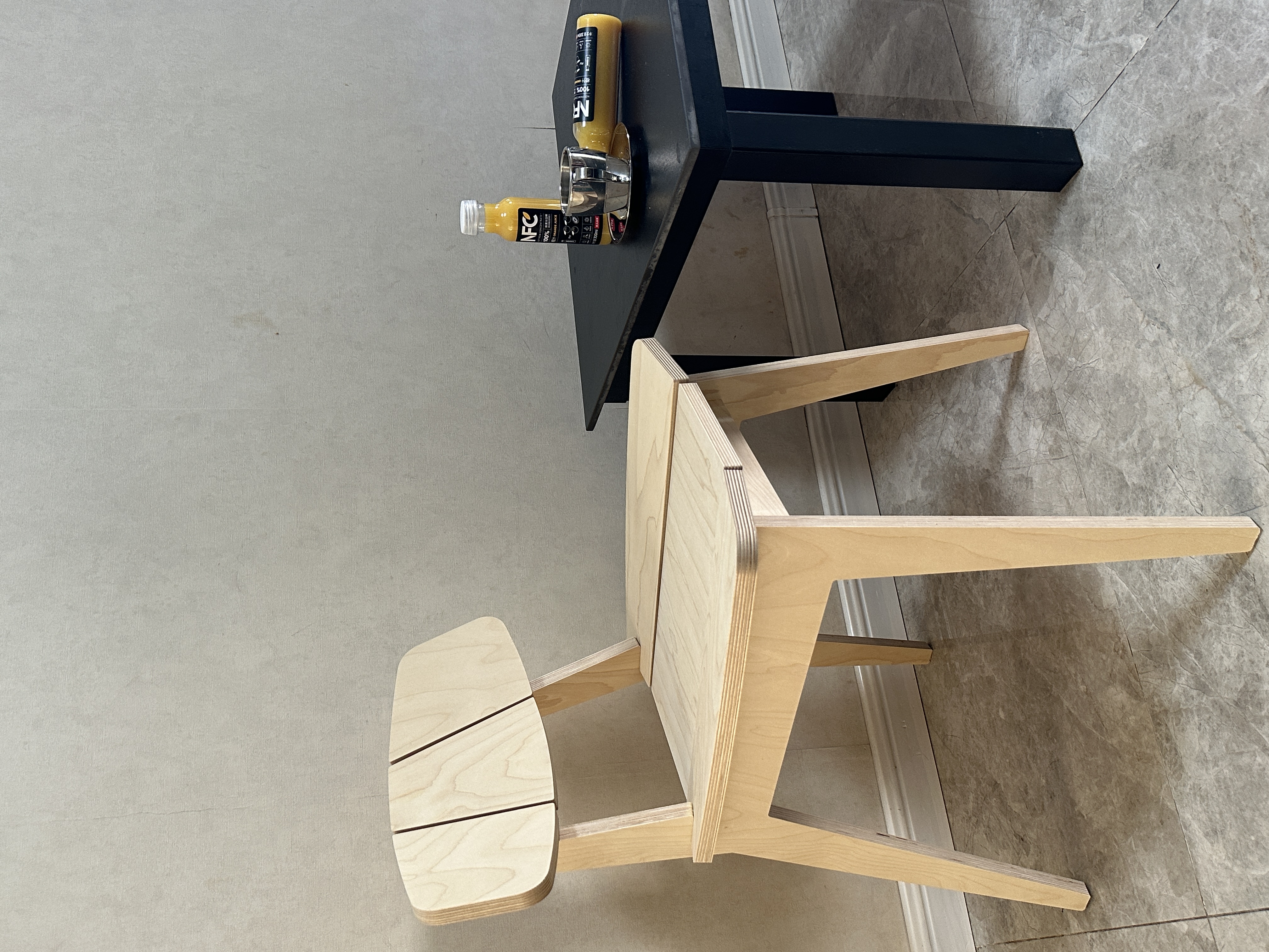 Simplified Dining Chair，