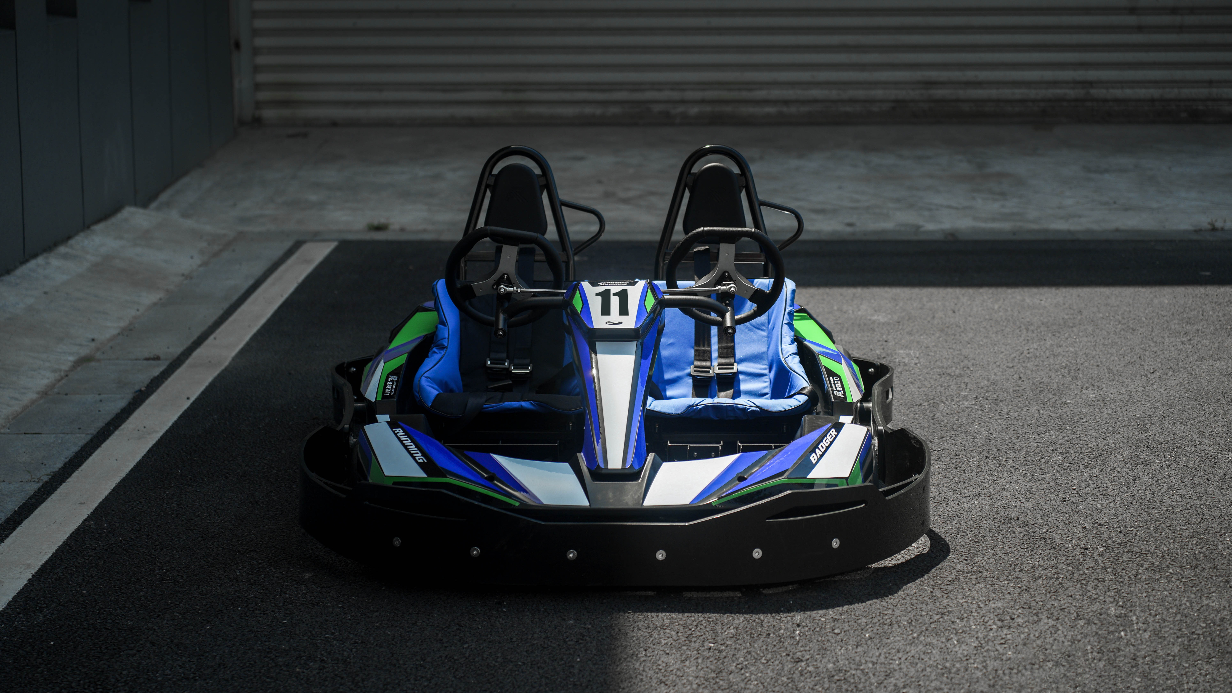 vehicle，automobile，go-kart，sports competition，Amusement equipment，