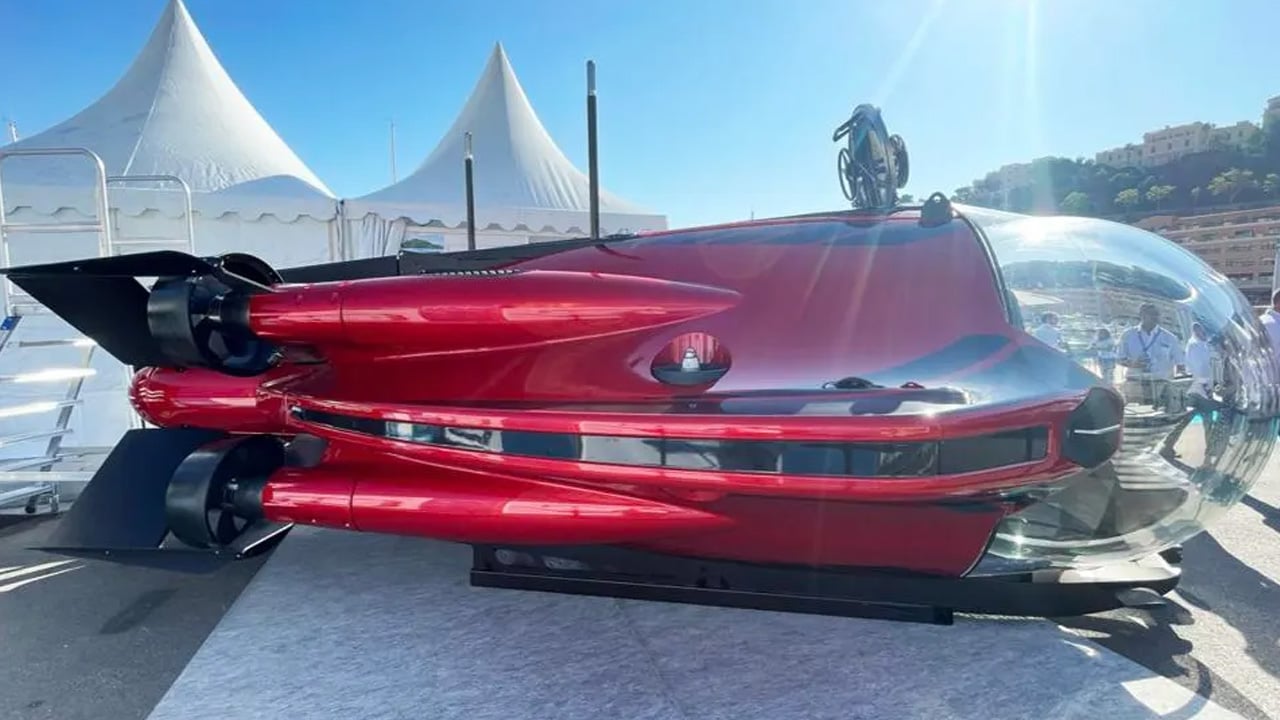 submarine，Interior，Underwater，