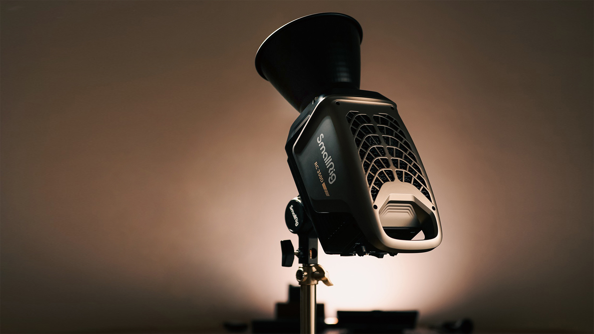 Photographic lamp，optical system，COB photography lamp，outer space vehicle，Future technology，