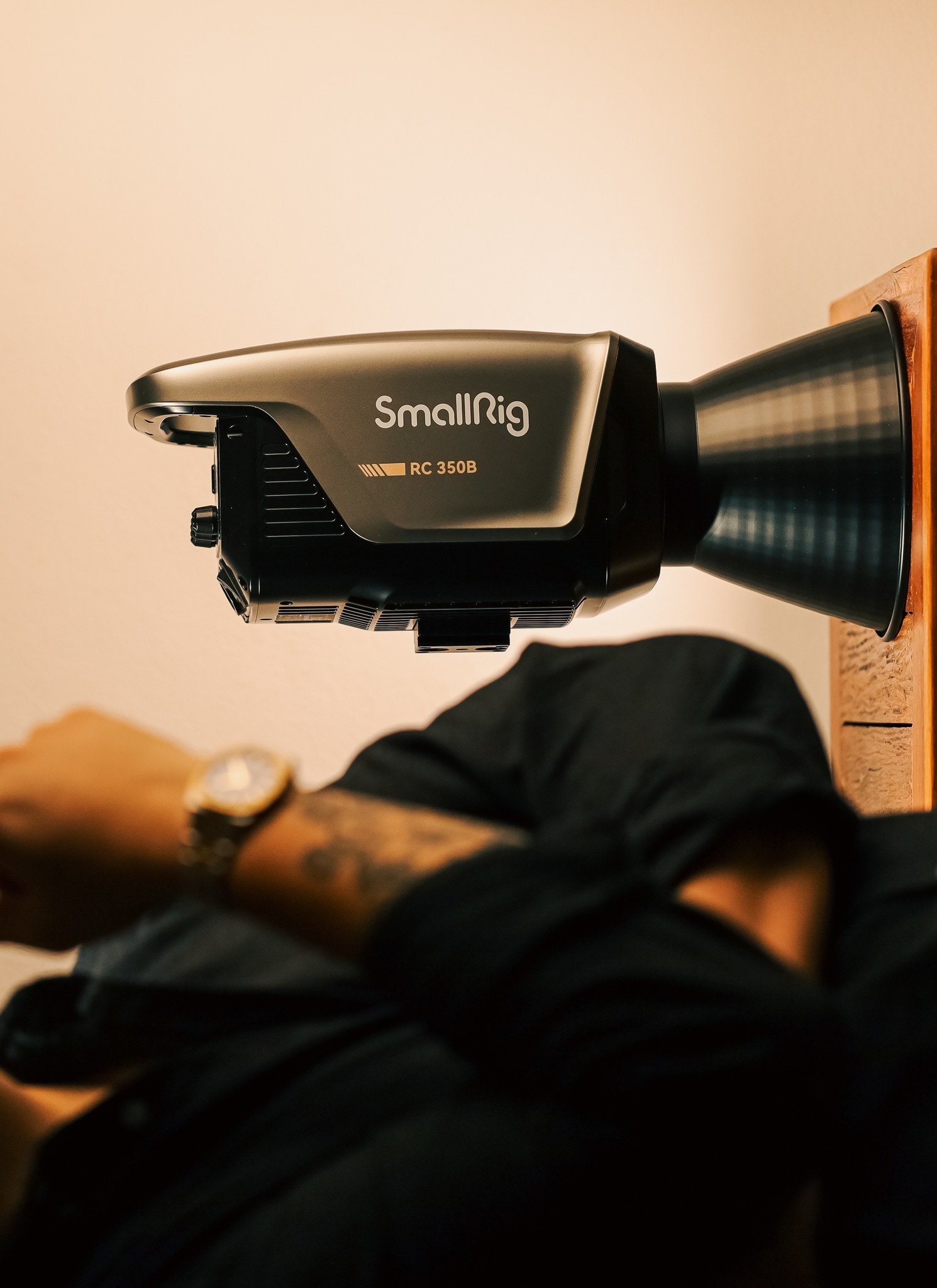 Photographic lamp，optical system，COB photography lamp，outer space vehicle，Future technology，