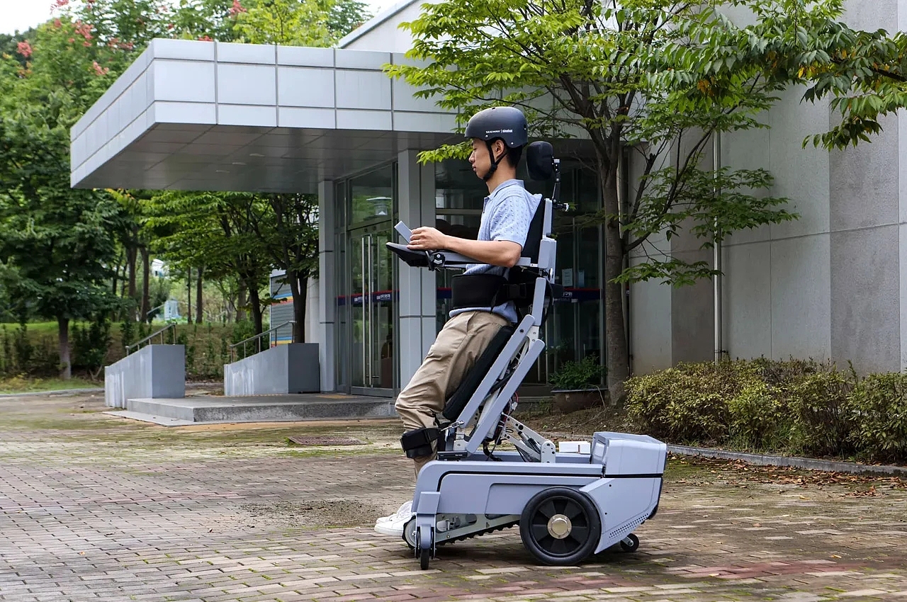 wheelchair，robot，Disabled people，