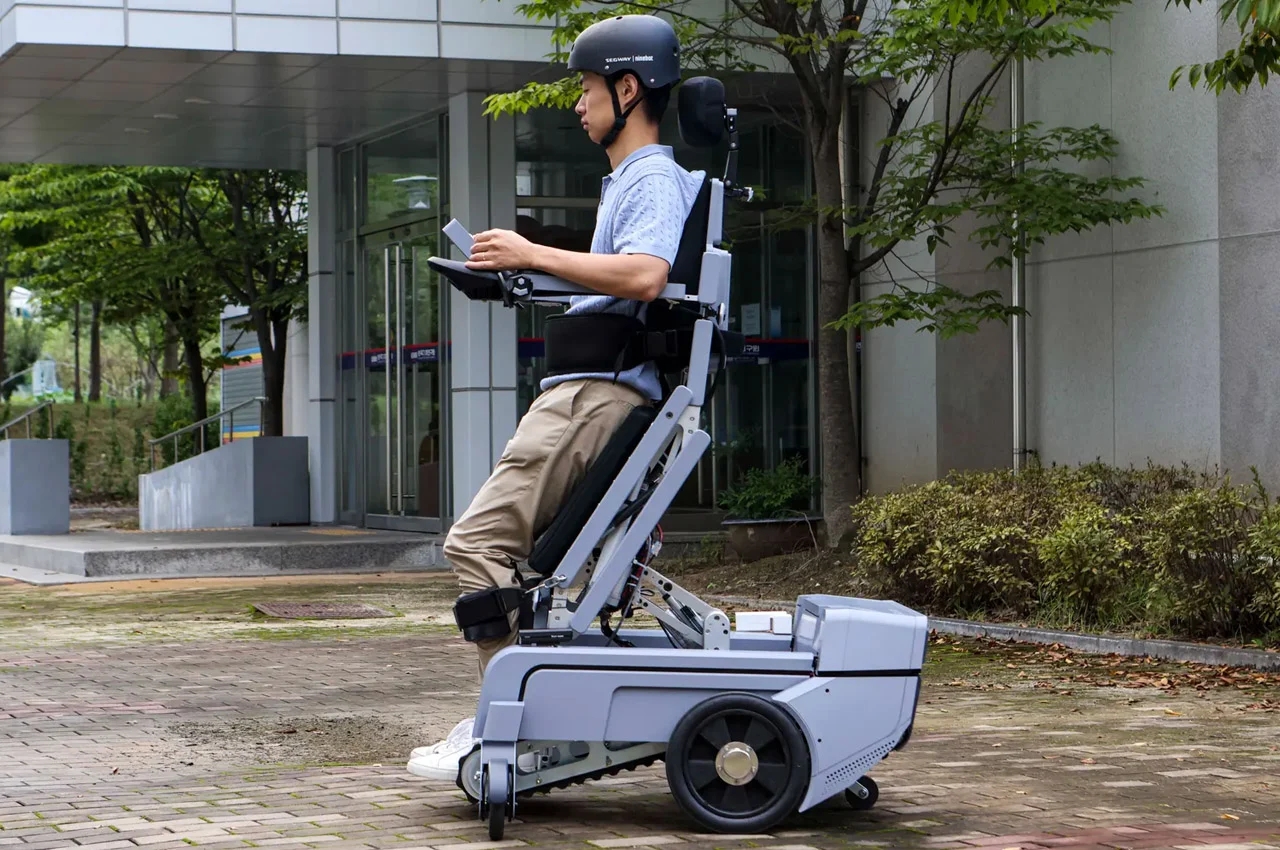 wheelchair，robot，Disabled people，