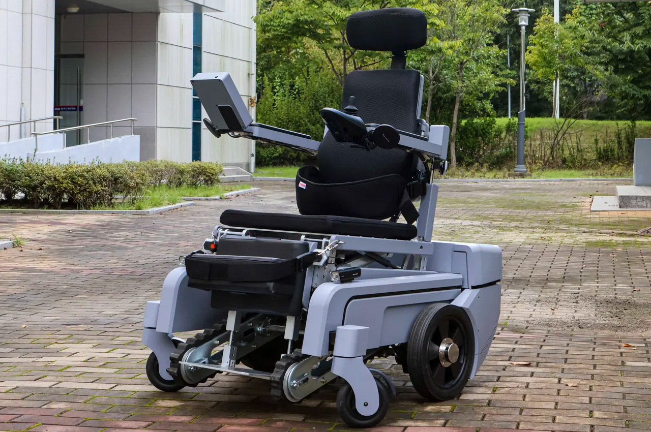 wheelchair，robot，Disabled people，