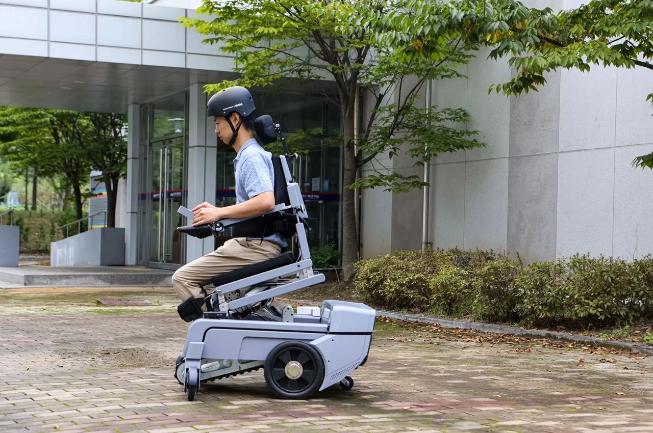 wheelchair，robot，Disabled people，