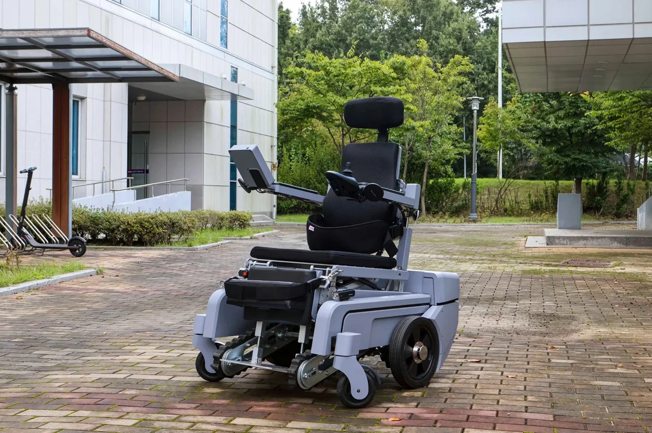 wheelchair，robot，Disabled people，