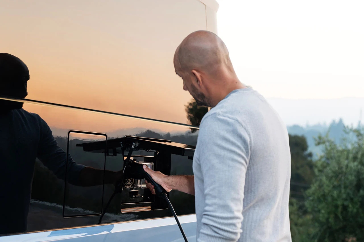 vehicle，Touring car，trailer，Pebble Flow，