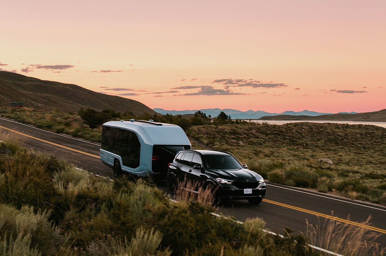 vehicle，Touring car，trailer，Pebble Flow，