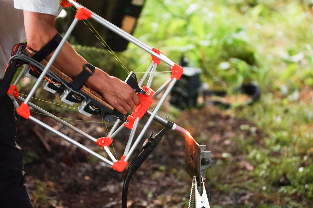 Mecha-Morphis，Wearable CNC Machine Tools，mobile digital machine tool，industrial equipment ，