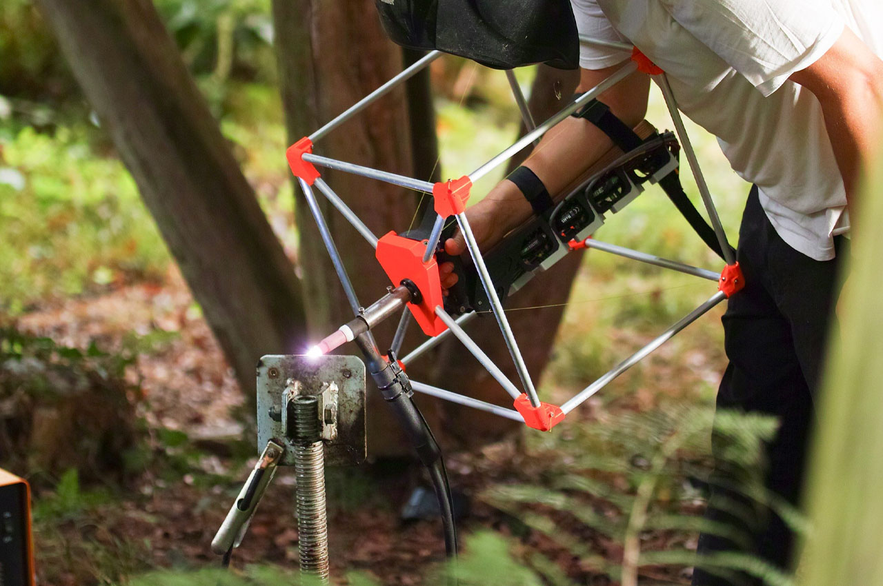 Mecha-Morphis，Wearable CNC Machine Tools，mobile digital machine tool，industrial equipment ，