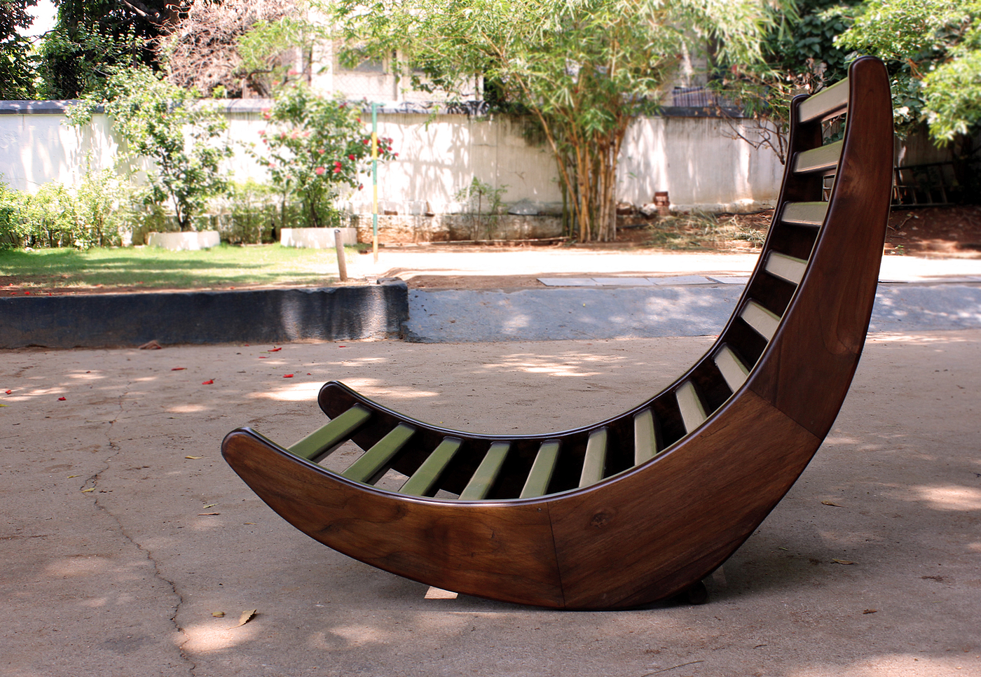 Rocking chair，product design，woodiness，