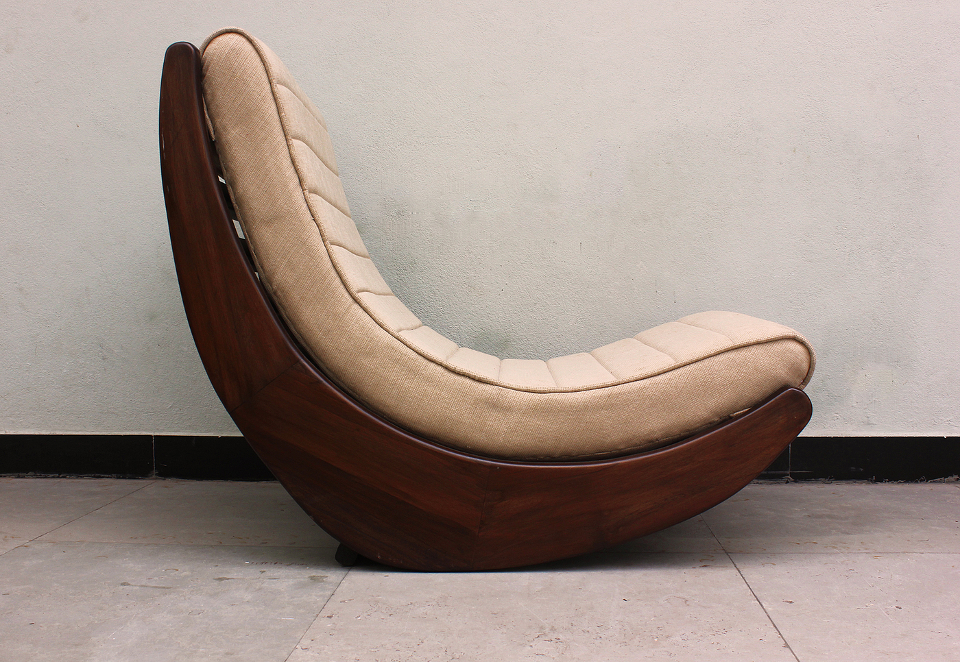 Rocking chair，product design，woodiness，