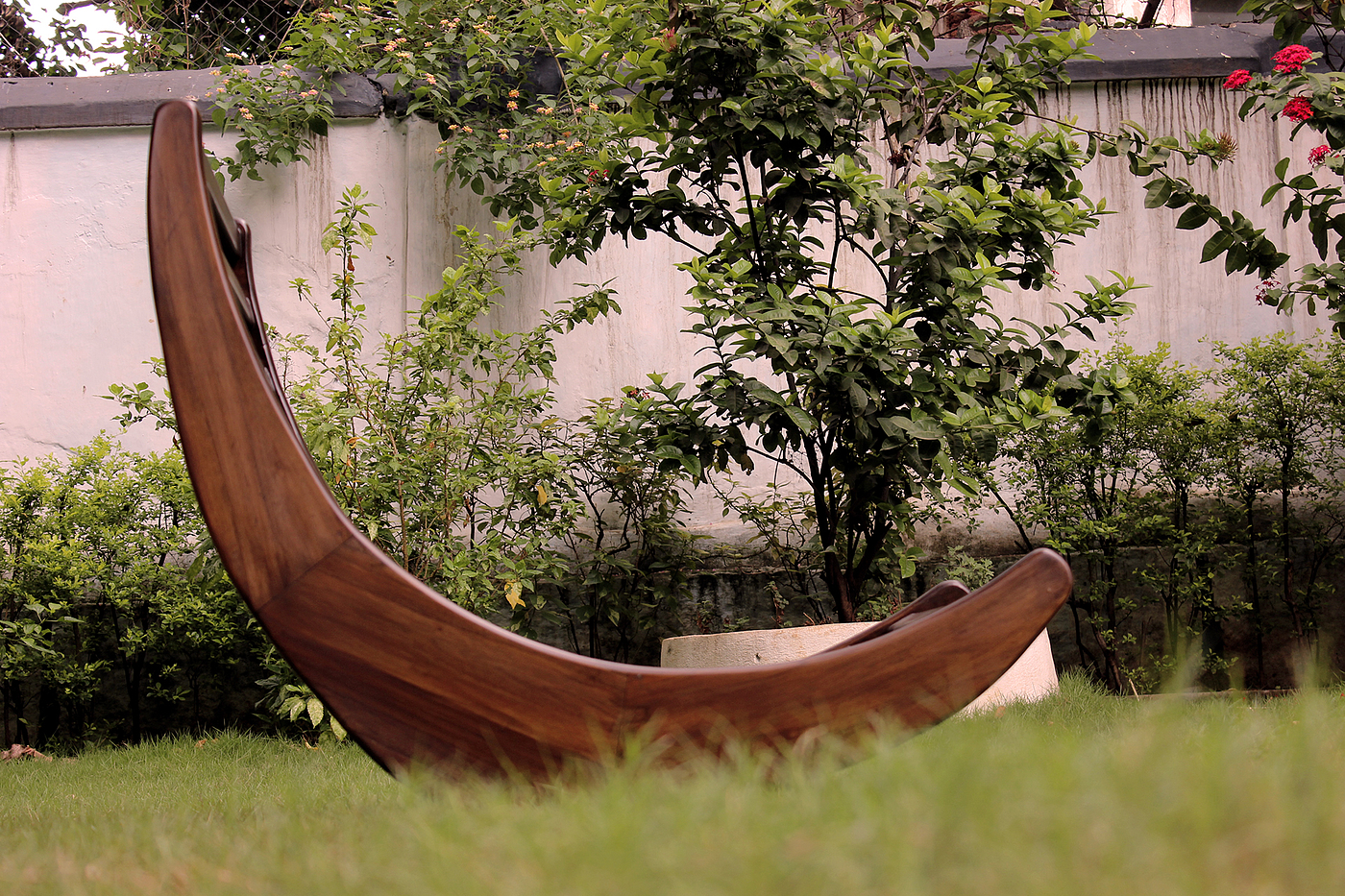 Rocking chair，product design，woodiness，