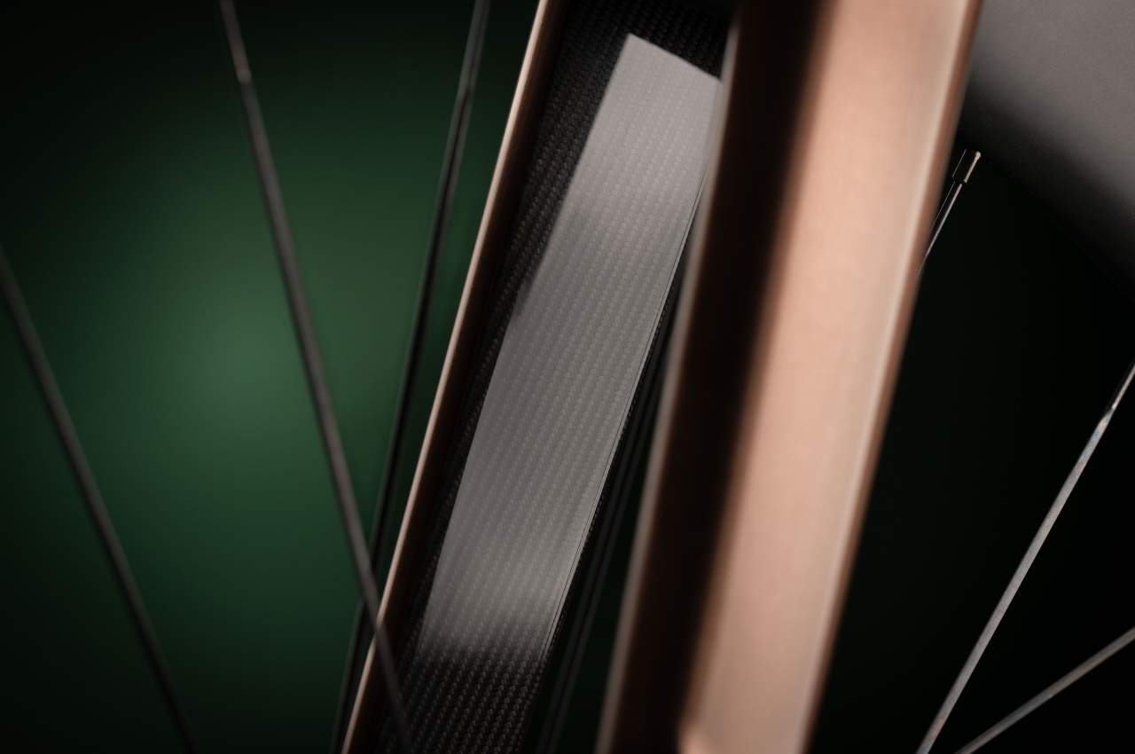 vehicle，Bicycle，Aston Martin .1R，originality，