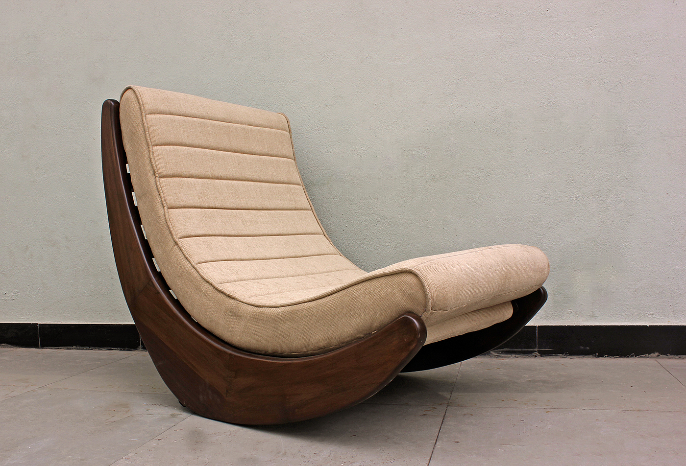 Rocking chair，product design，woodiness，