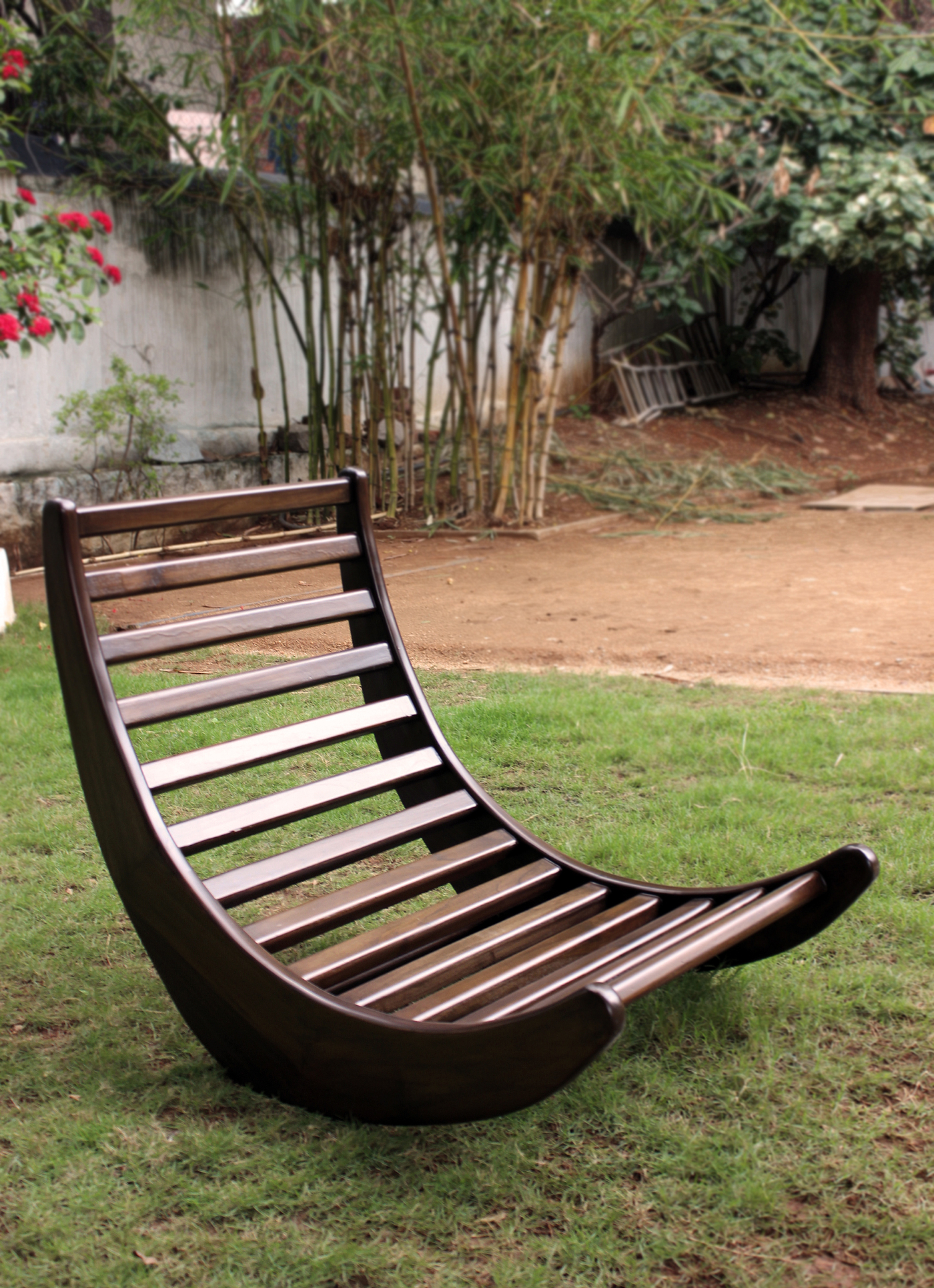 Rocking chair，product design，woodiness，