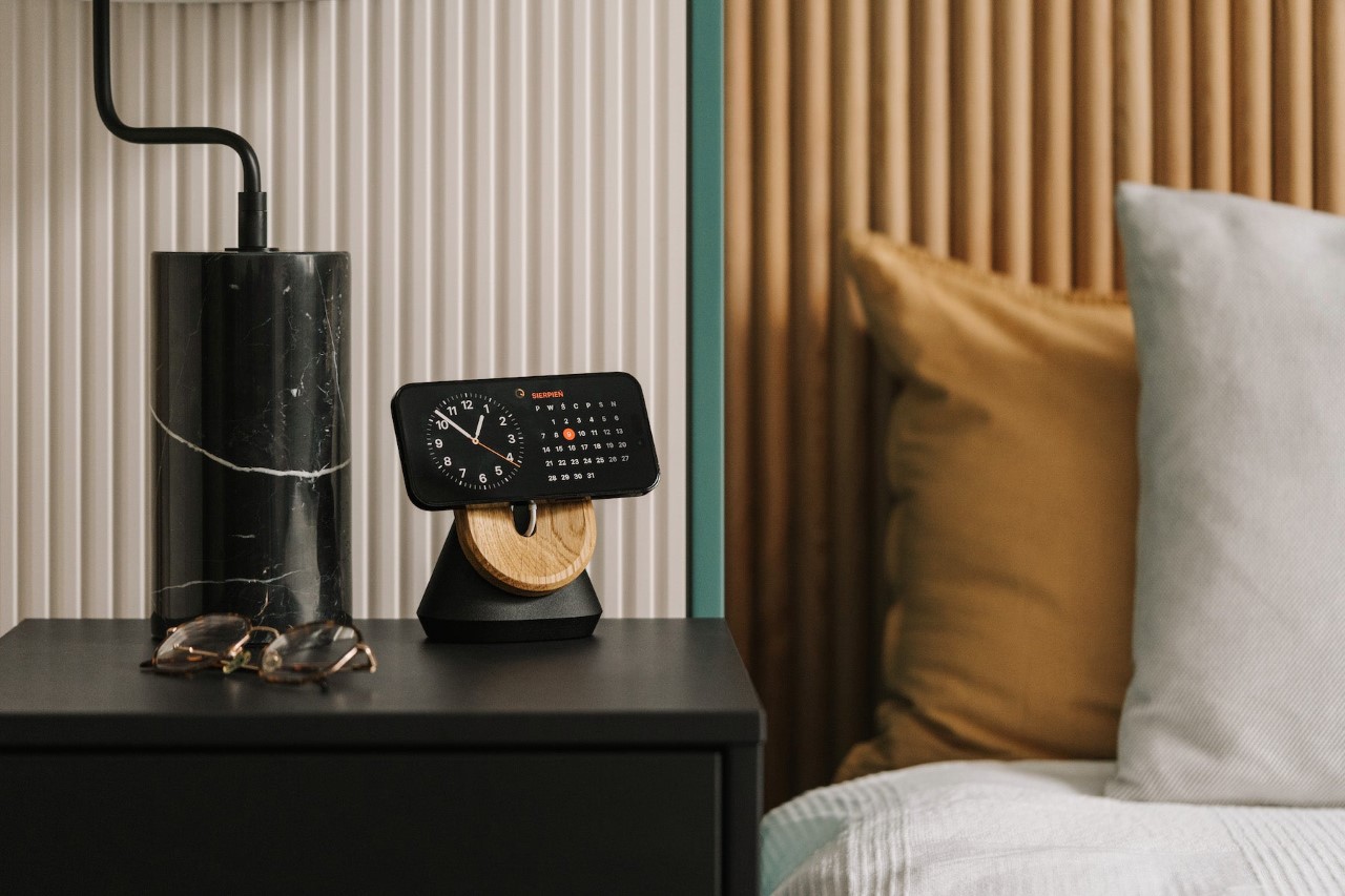 Charger，woodiness，Minimalist，