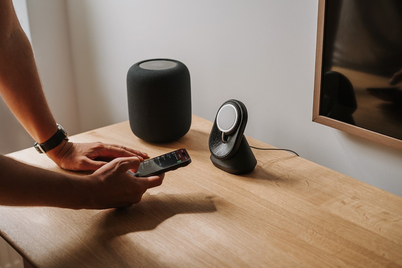 Charger，woodiness，Minimalist，