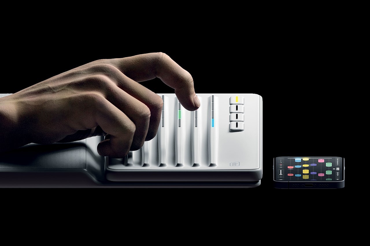Musical Instruments，hearing impaired ，Synthesizer，