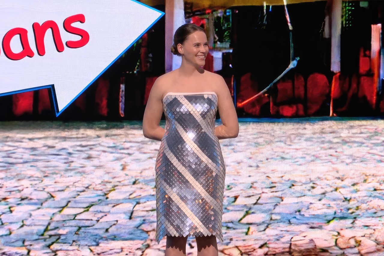 Dress，Adobe，Discoloration，clothing design，