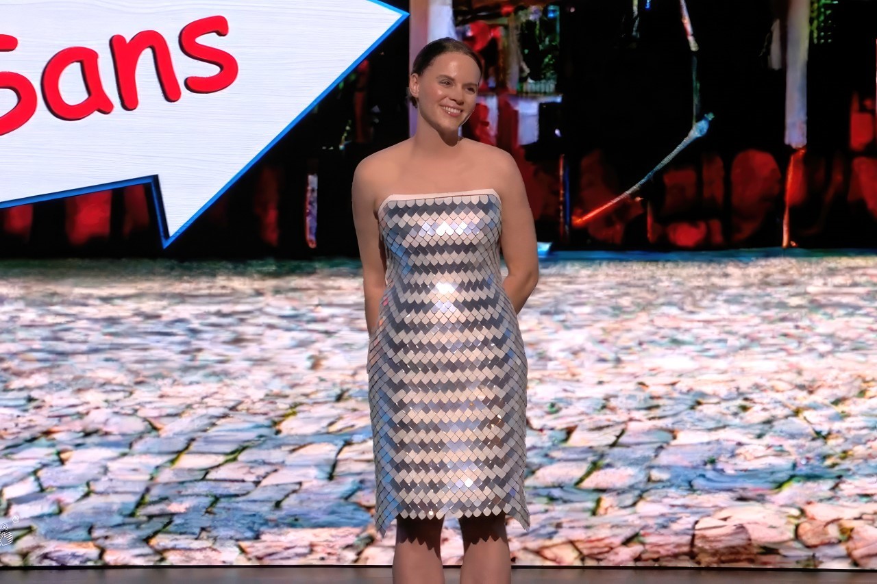 Dress，Adobe，Discoloration，clothing design，