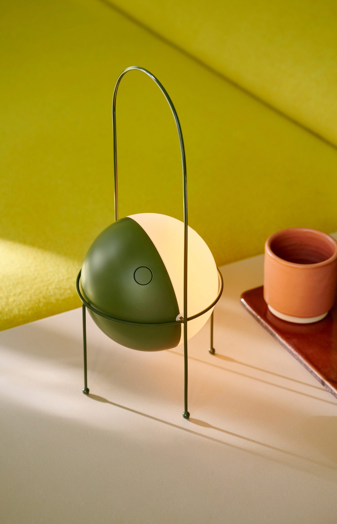 Desk lamp，portable，product design，Japan，