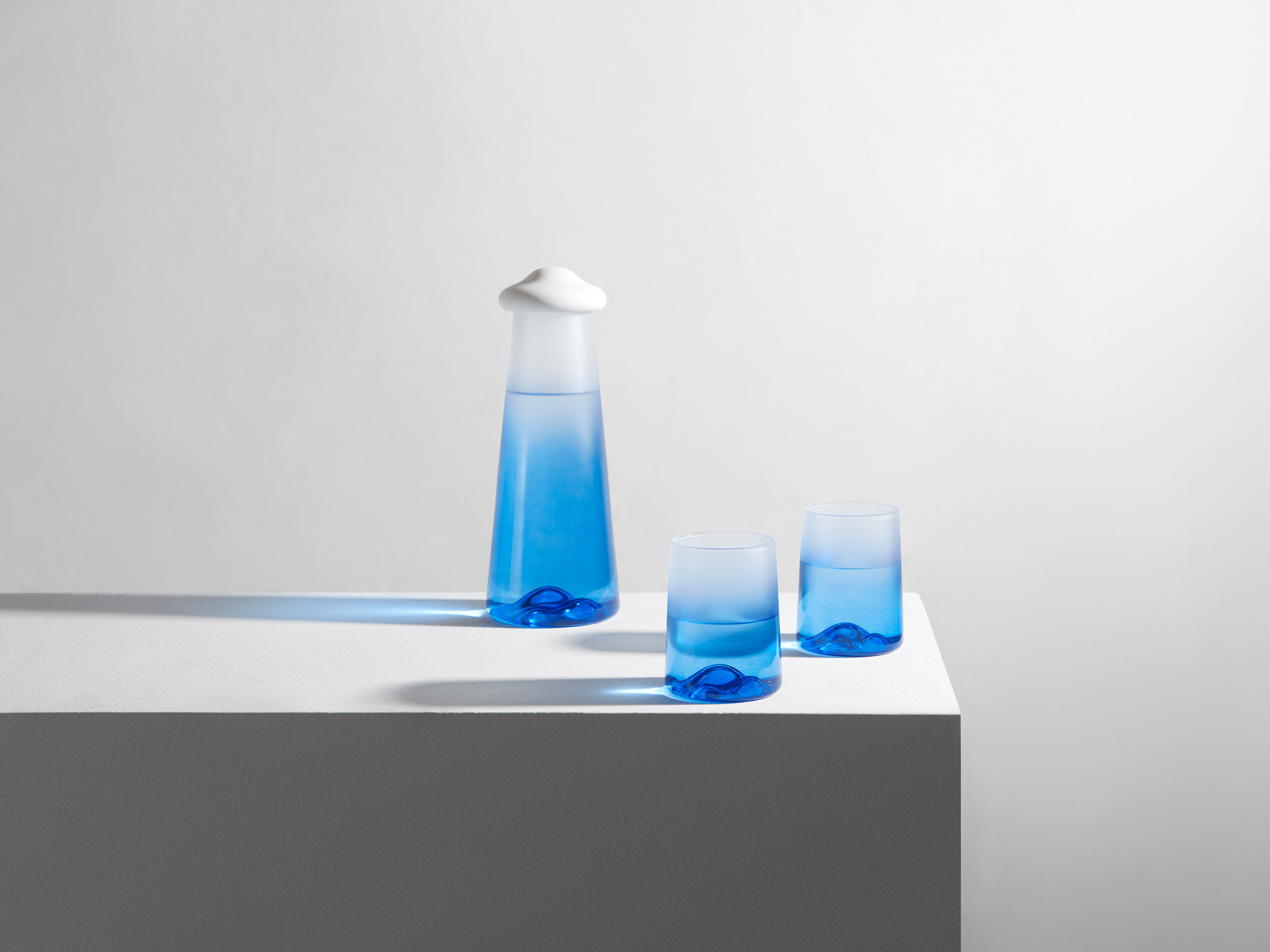 Glass，kettle，Water cup，natural，blue，mountain，sea，cloud，