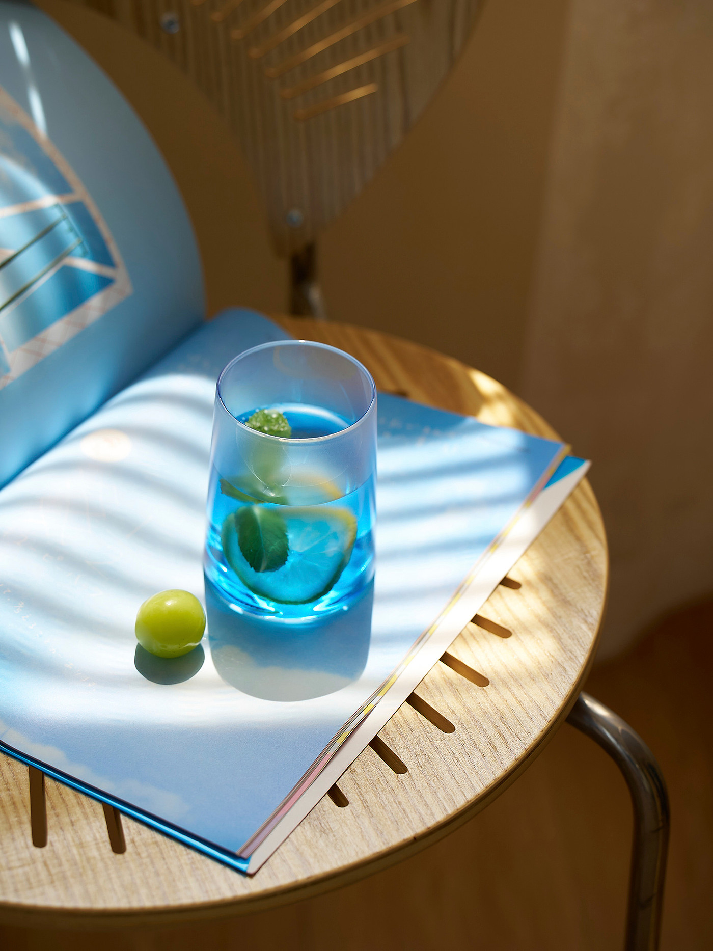 Glass，kettle，Water cup，natural，blue，mountain，sea，cloud，