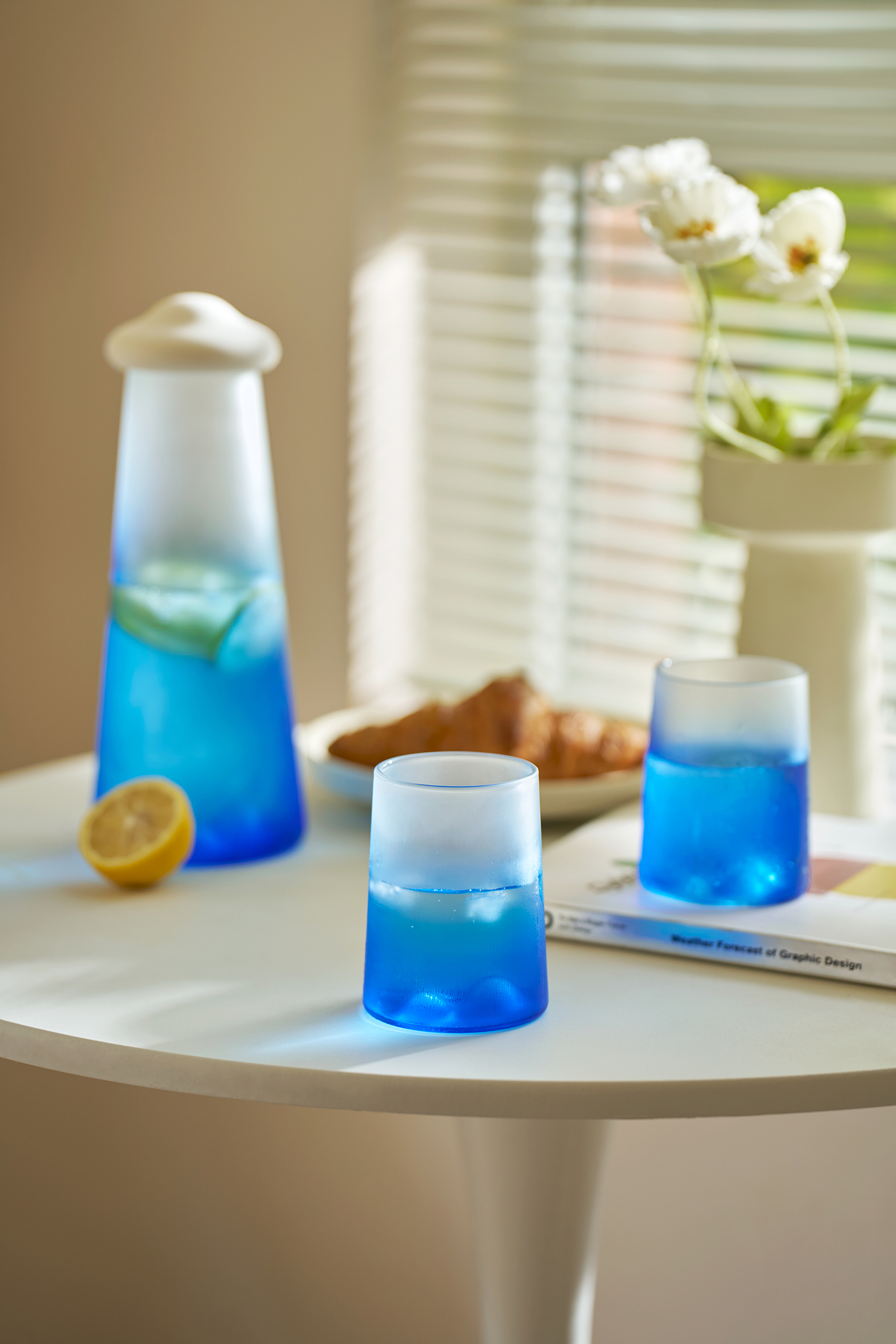 Glass，kettle，Water cup，natural，blue，mountain，sea，cloud，