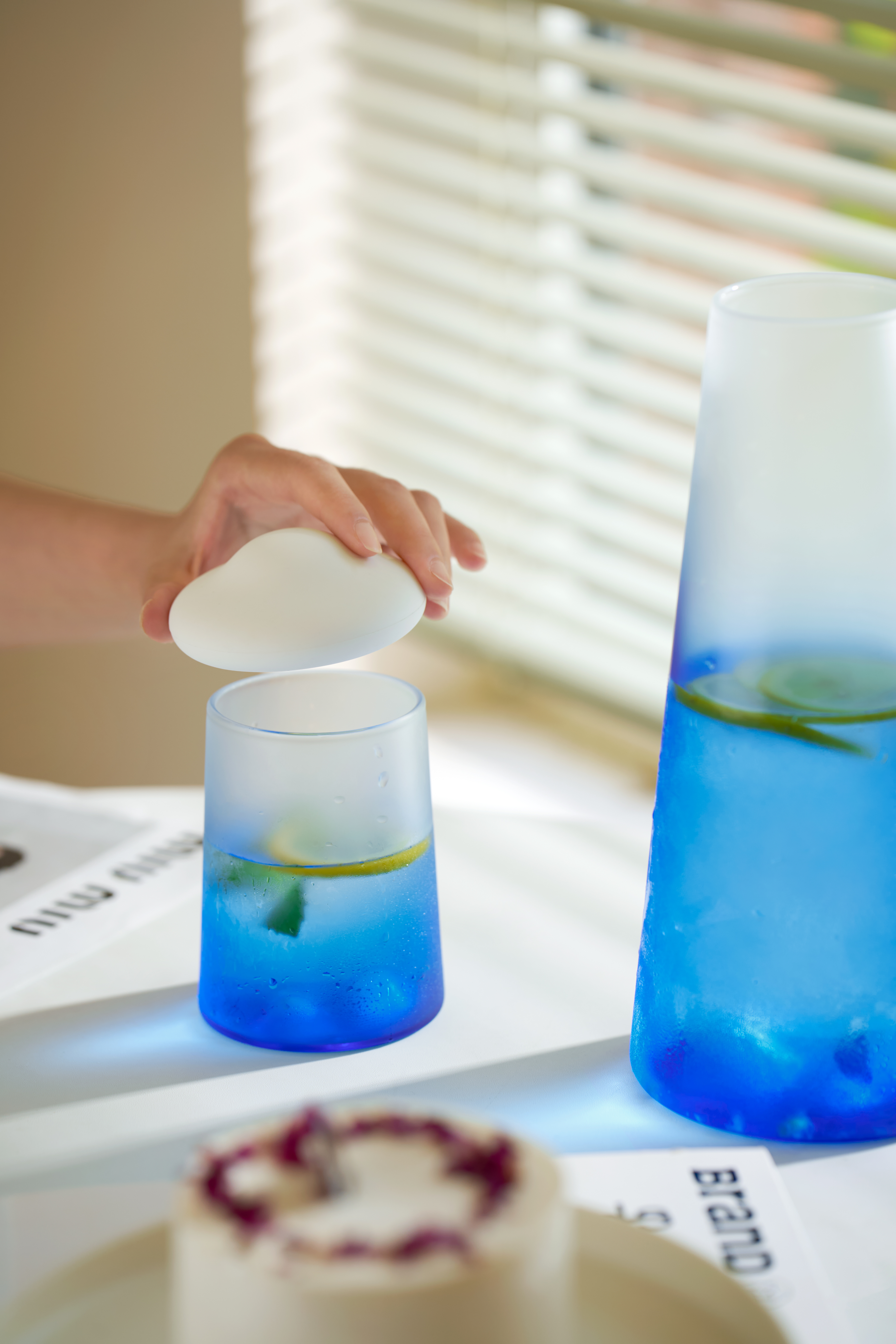 Glass，kettle，Water cup，natural，blue，mountain，sea，cloud，