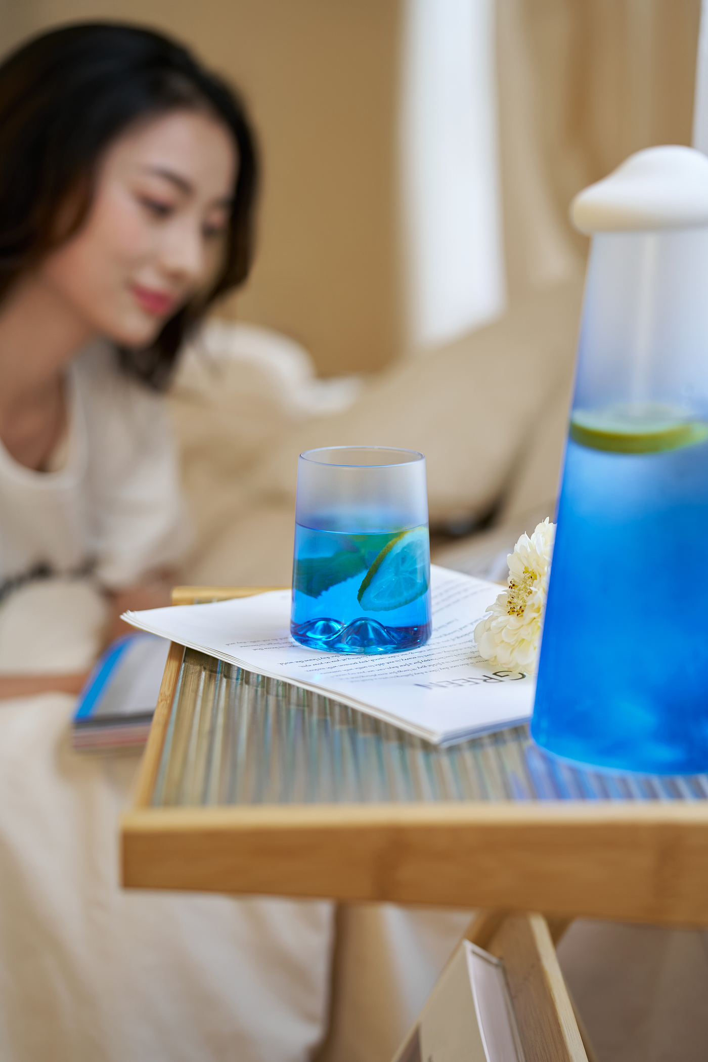 Glass，kettle，Water cup，natural，blue，mountain，sea，cloud，