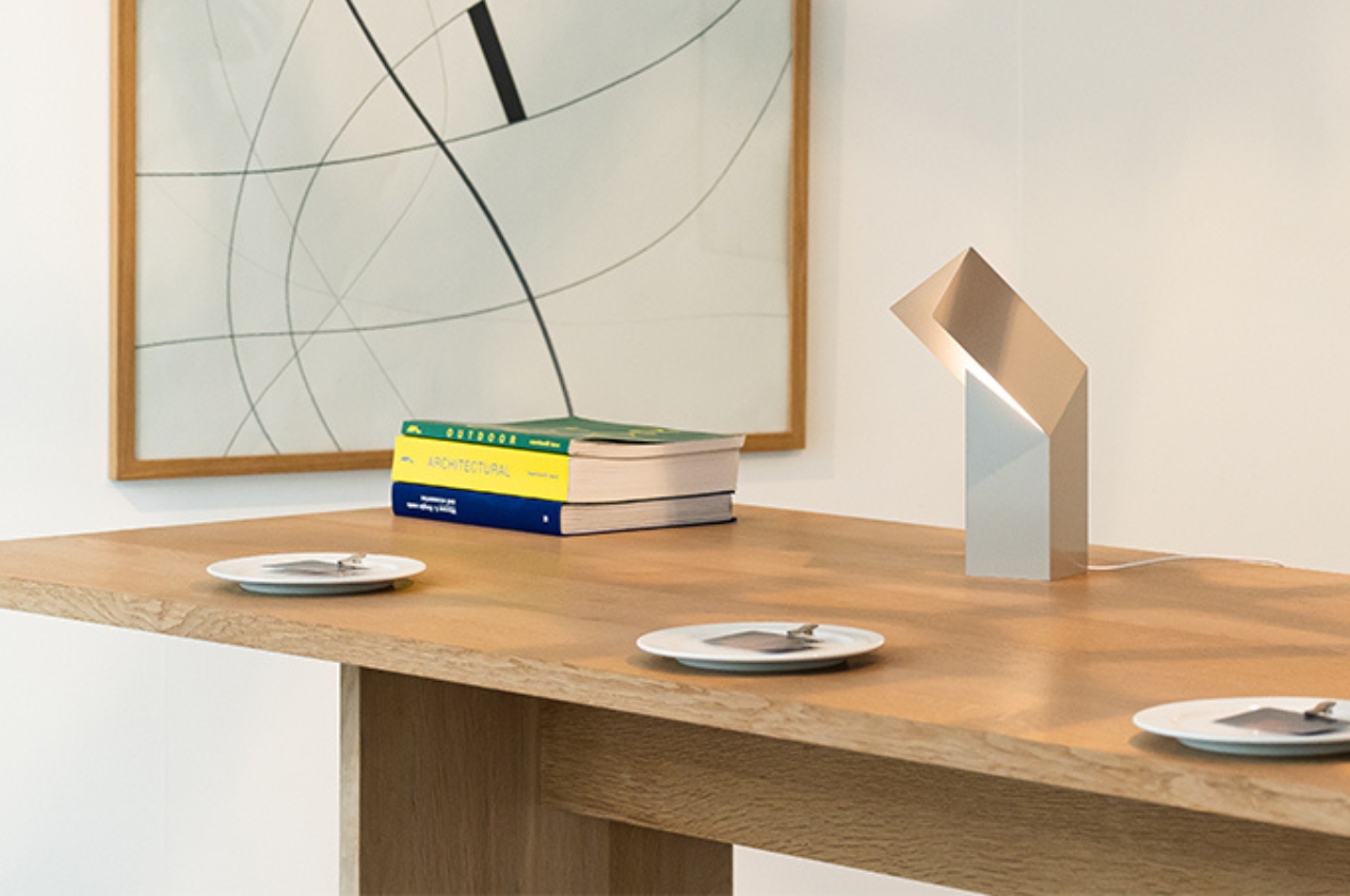 Desk lamp，furniture，Lighting tools，Linear，