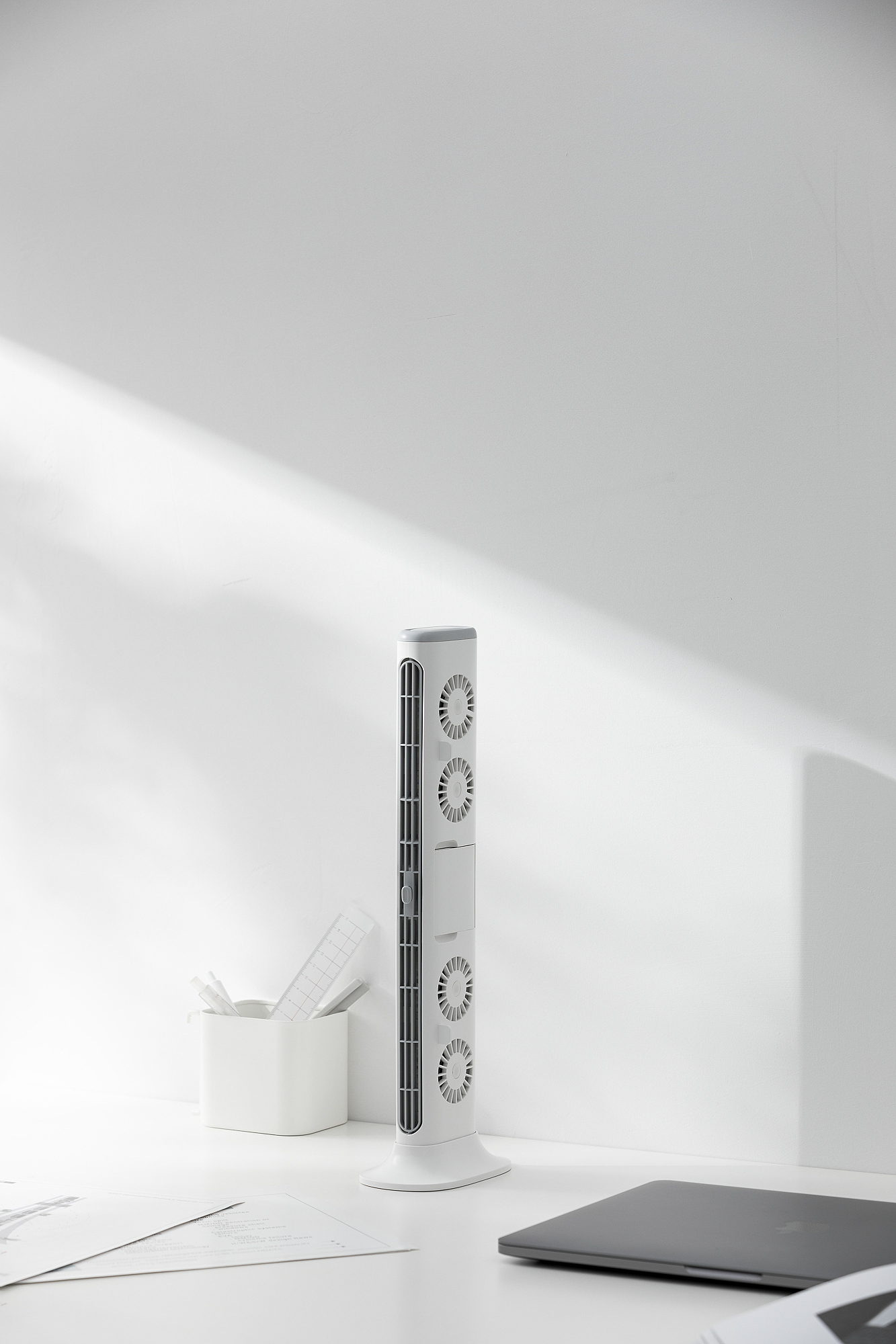 Fan，screen，air conditioner，to work in an office，hang，Small fan，Receive，vertical，