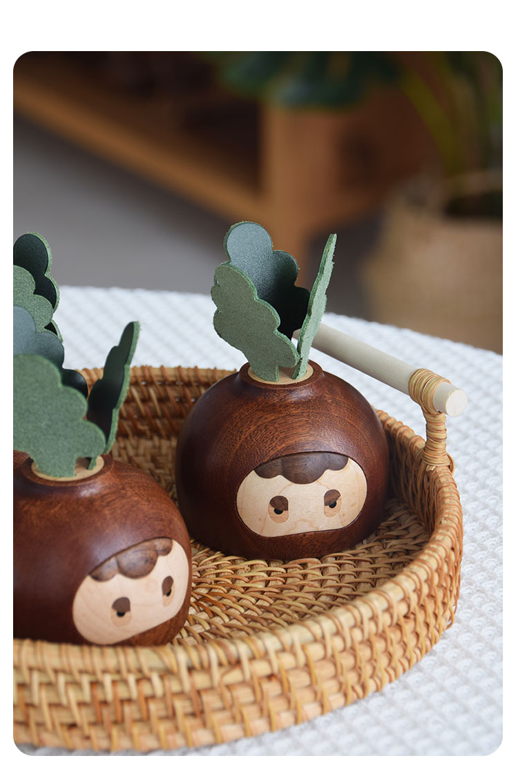 Original design，Solid Wood Crafts，Lovely radish，Handmade，Playing with wood.，