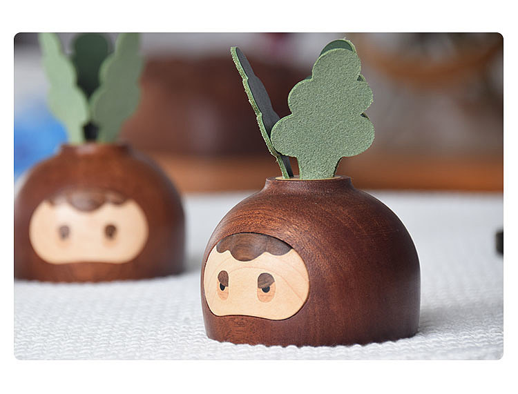 Original design，Solid Wood Crafts，Lovely radish，Handmade，Playing with wood.，