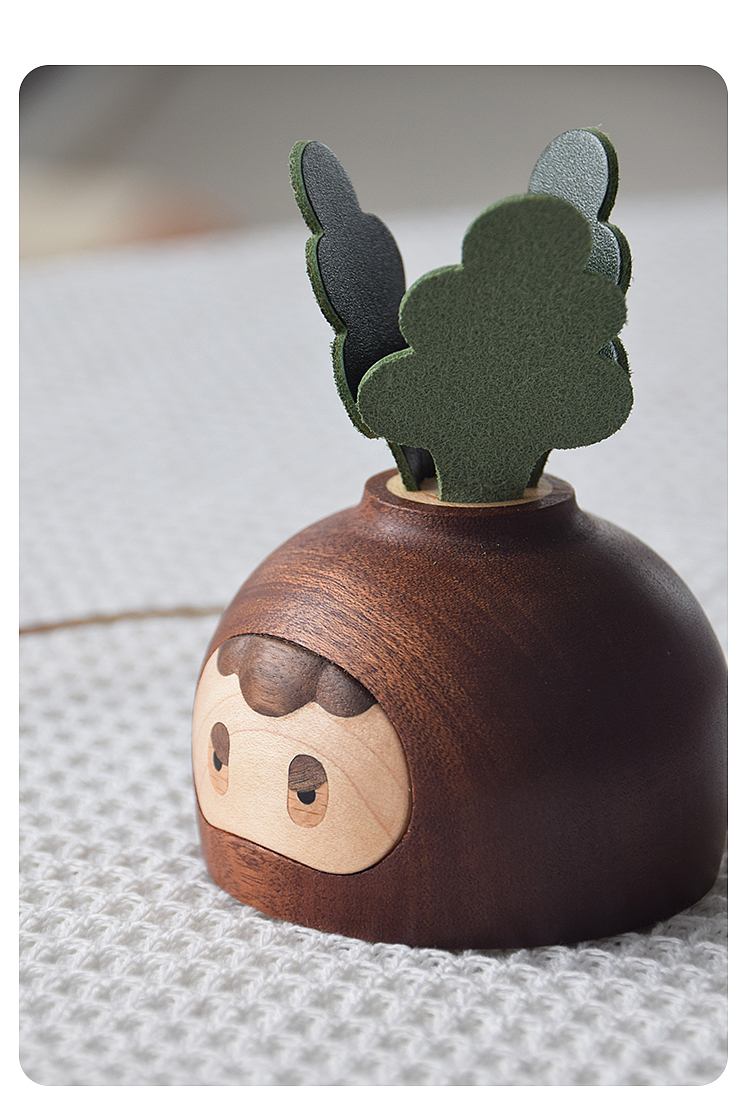 Original design，Solid Wood Crafts，Lovely radish，Handmade，Playing with wood.，