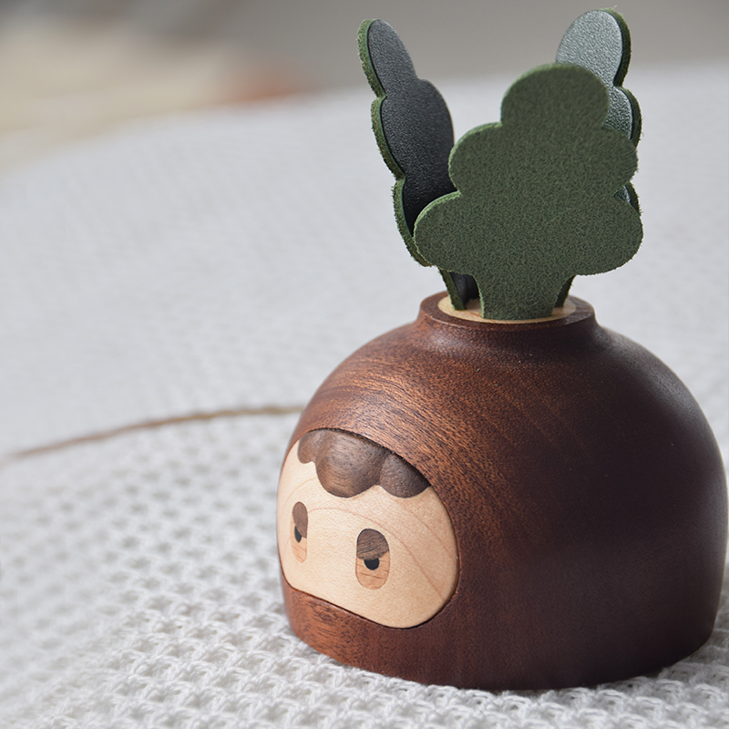 Original design，Solid Wood Crafts，Lovely radish，Handmade，Playing with wood.，
