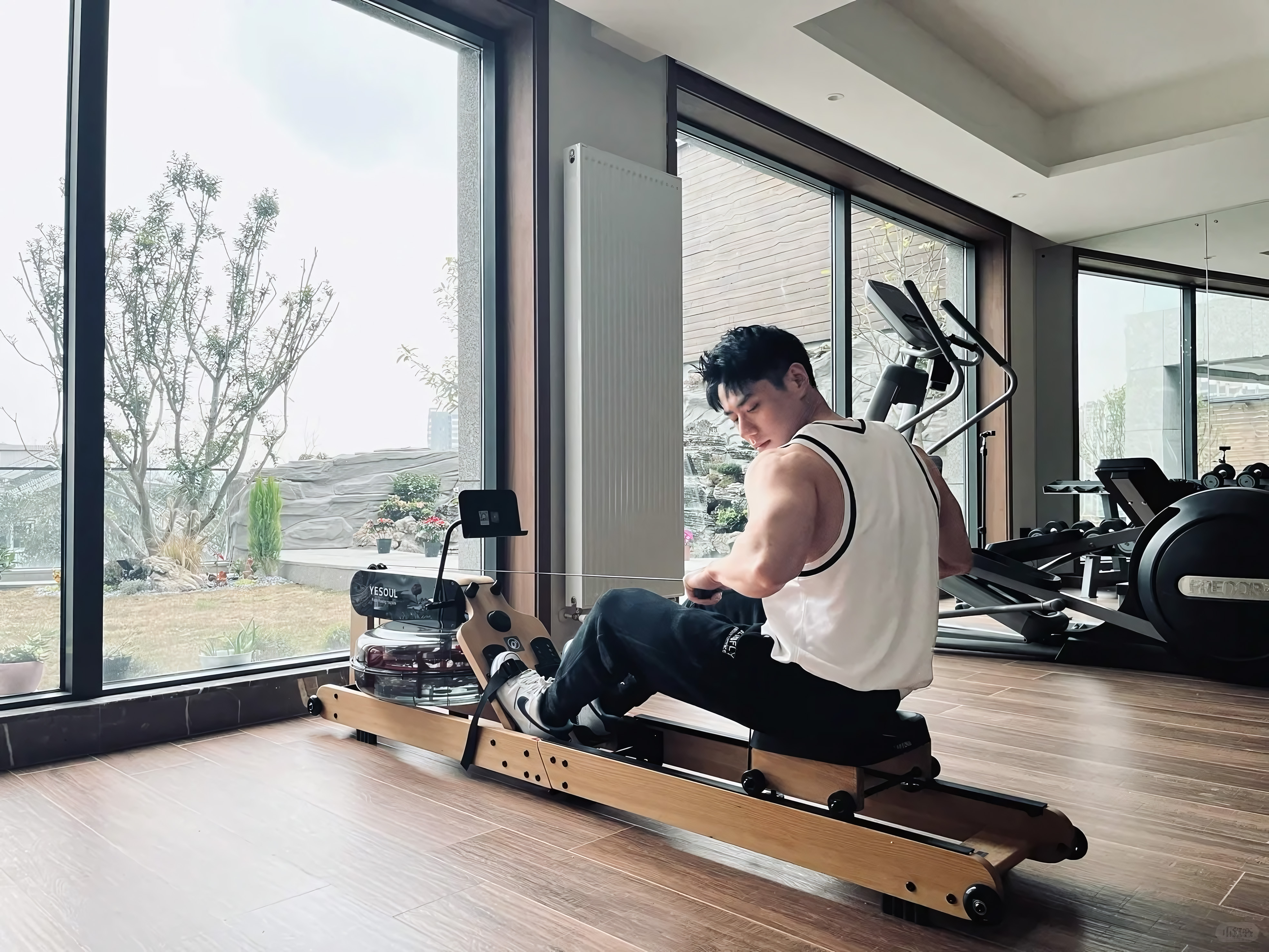 rowing machines, fitness equipment, water resistance rowing machines, adjustable resistance，