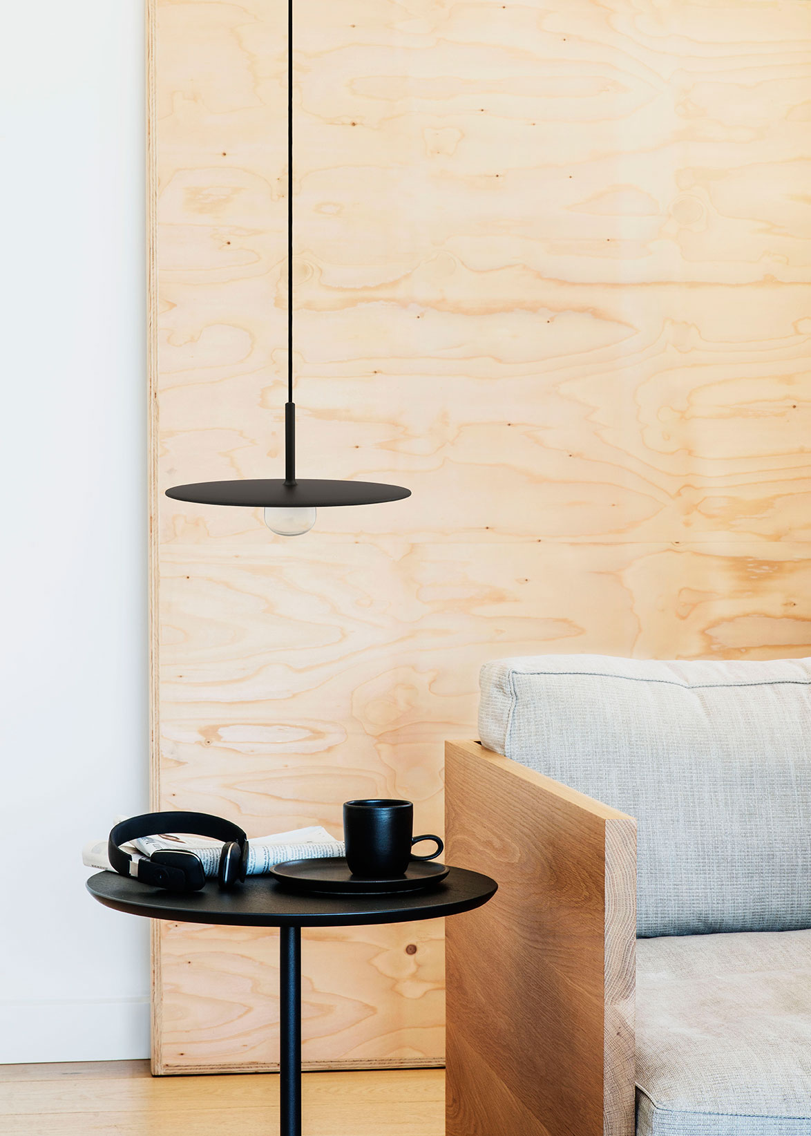 lamps and lanterns，Desk lamp，a chandelier，Clip lamp，Bedside lamp，fashion，Glass，Glass chandelier，Line element，Minimalist lamps，Wood and paper，Metal lamps，Black and white collocation，